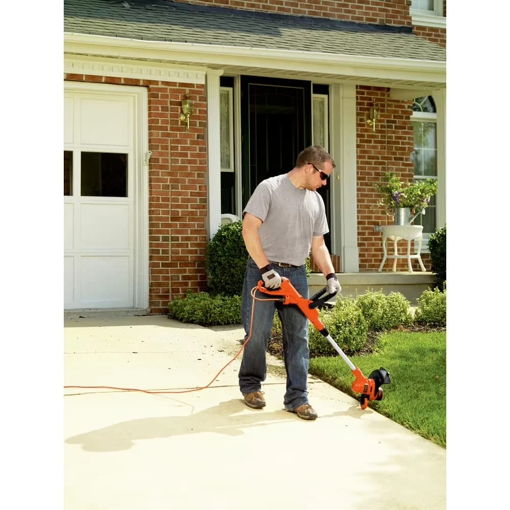 Classic String Trimmer with Extendable, Automatic Line Feed, Antivibration - Black Model 033D7C