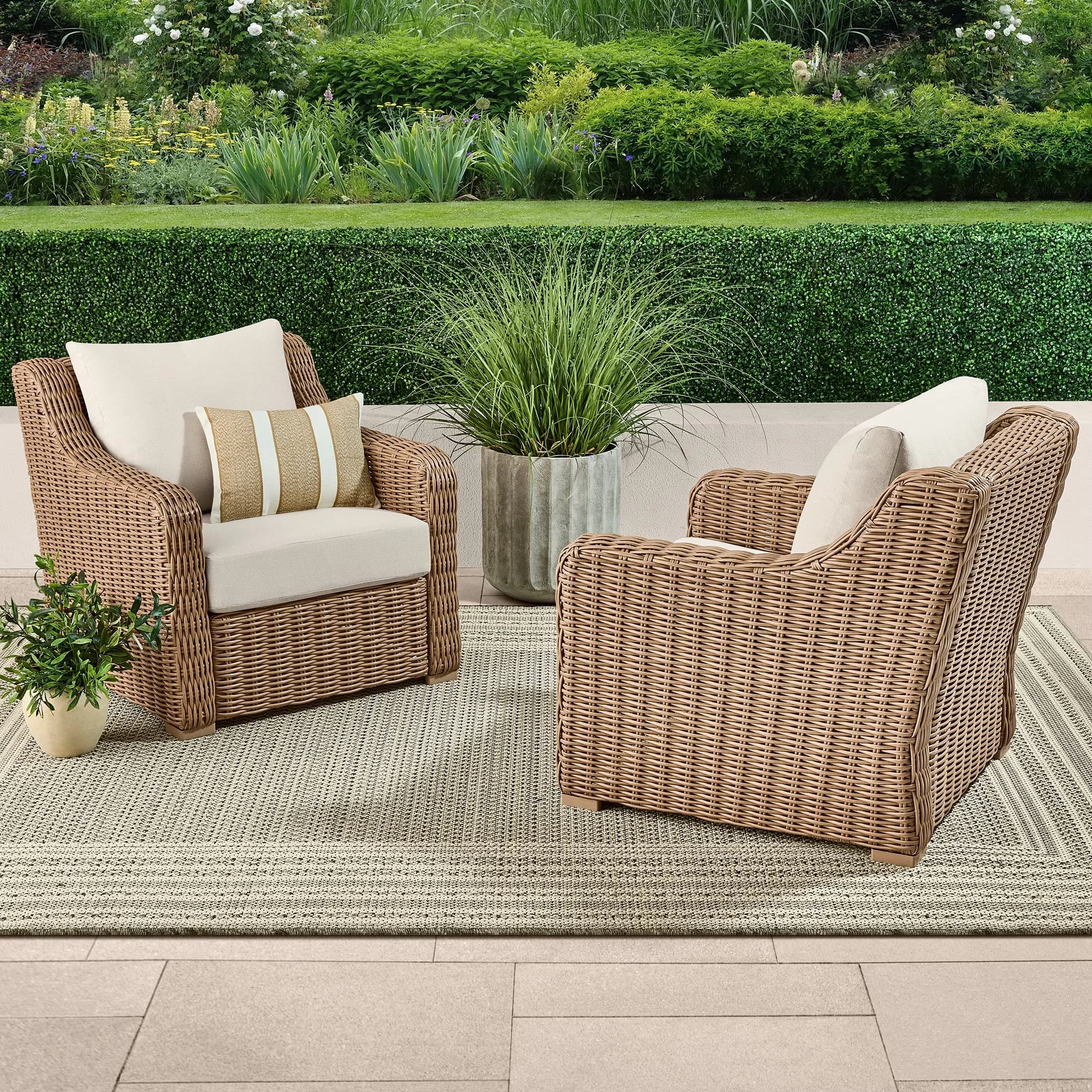 Quality Patio Chair with Traditional, Weather-Resistant, Cream - Steel & Resin Wicker, Solution Dyed Polyester Off-White Model B5ED11