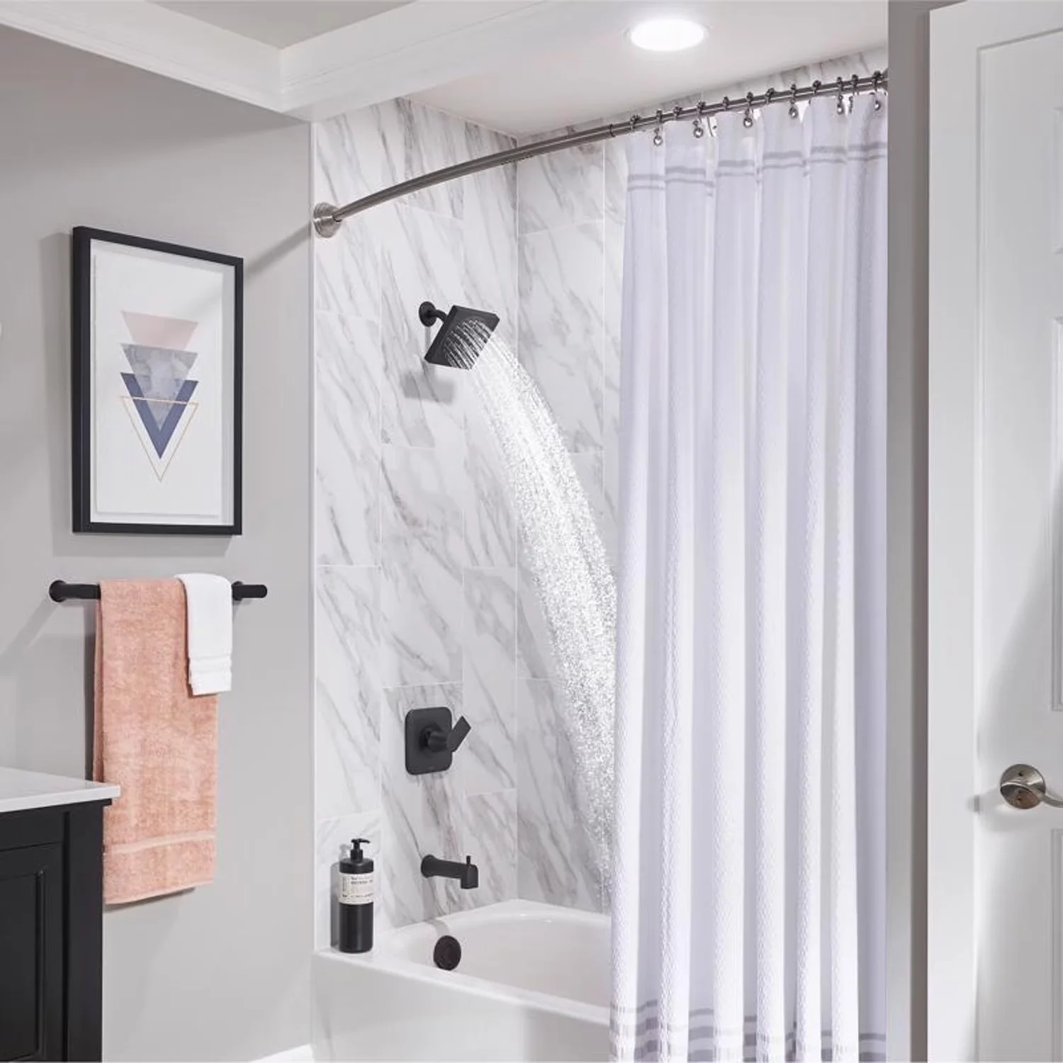 Shower Head Modern with With Handle, Shower Head Shape: Square - Metal Black Model 595E63