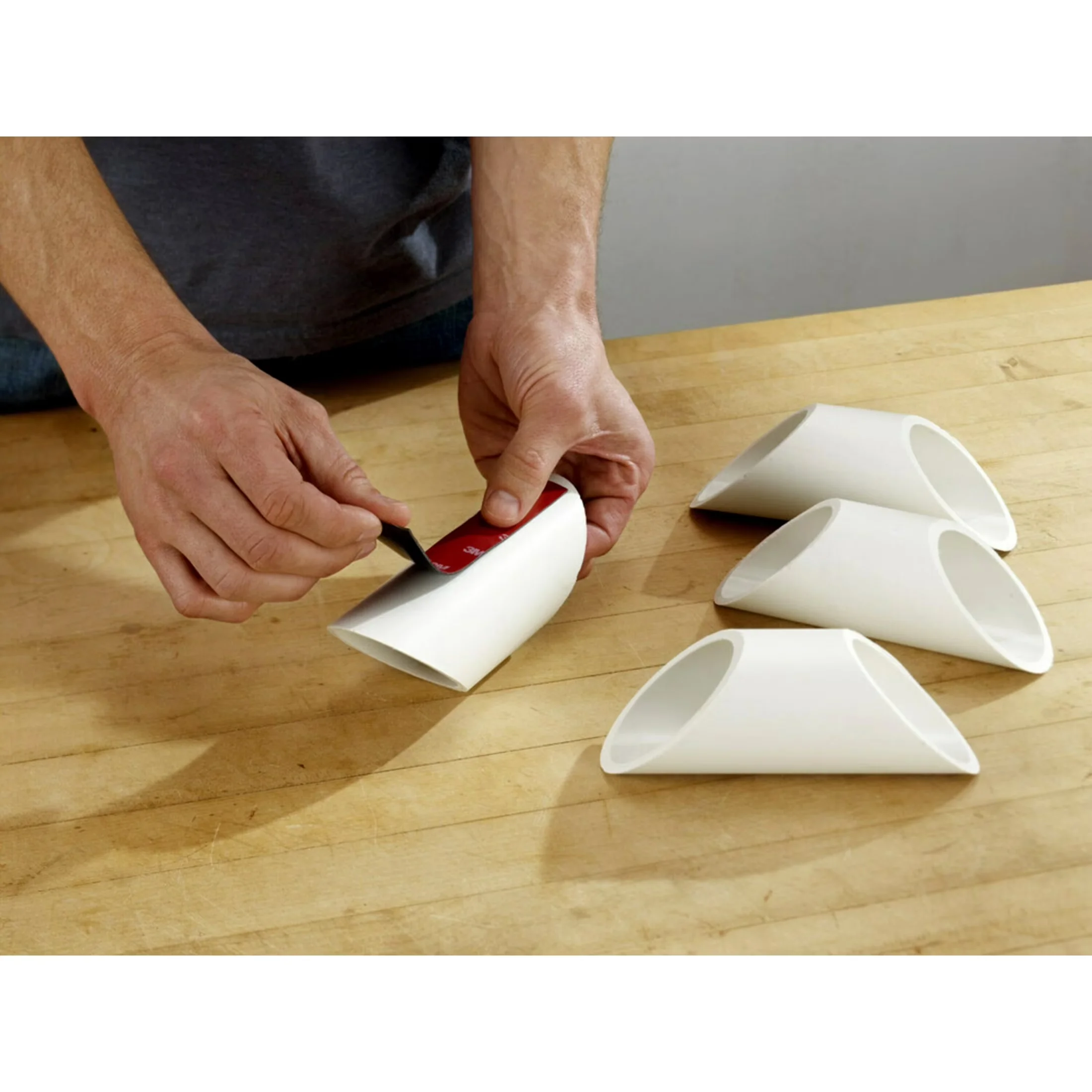 Damage-Free Hanging Classic with Extreme Double-Sided Mounting Tape, 1 Roll, Black - Plastic Black Model E36845