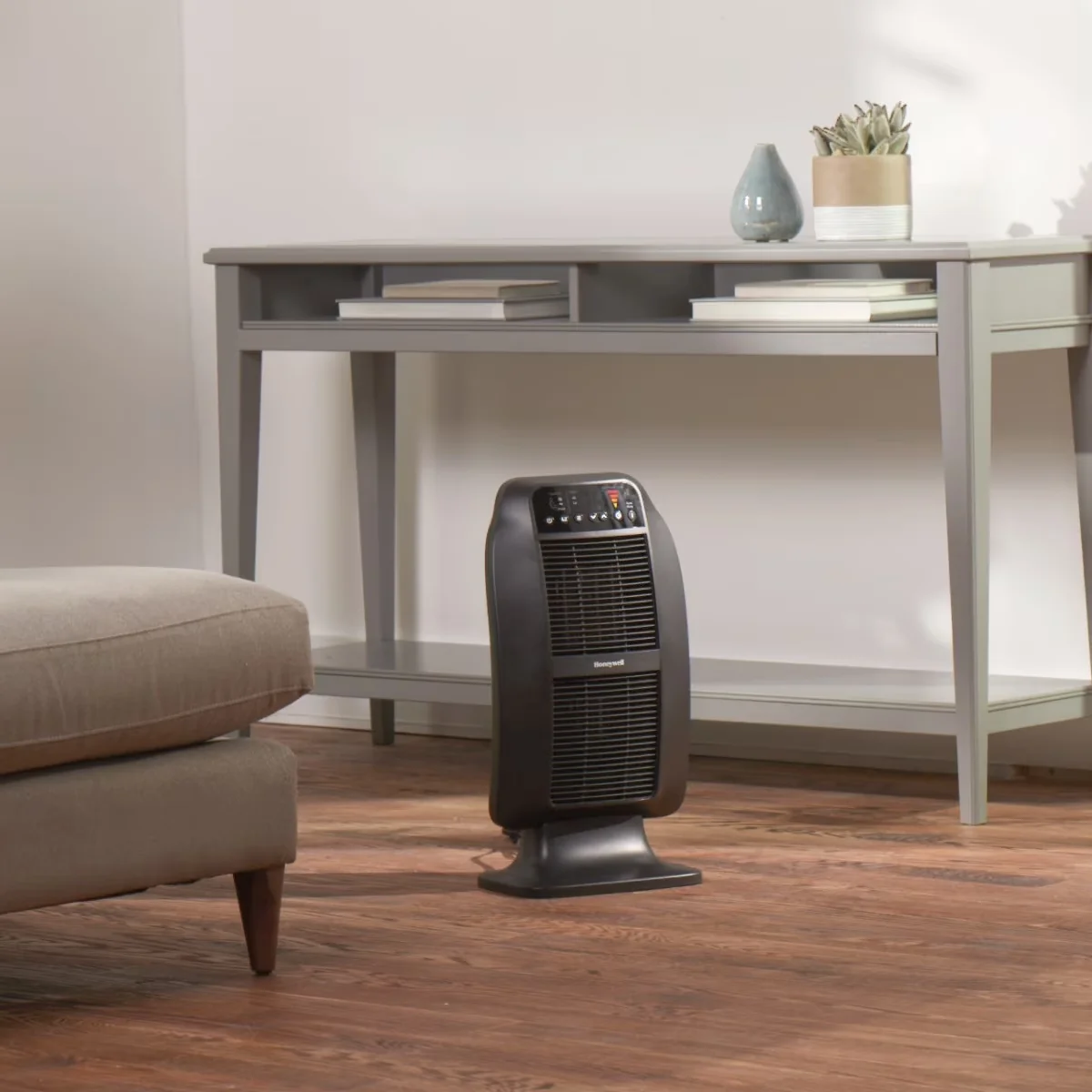Modern Portable And Electric Space Heater with Automatic Shutoff, Room heat high and low settings - Black Model F04C4B