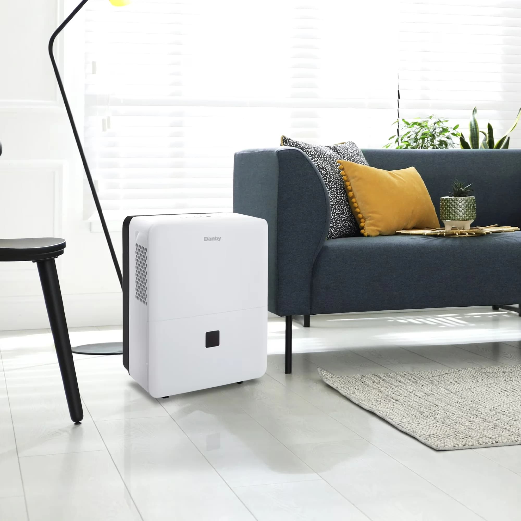Essential Dehumidifier with Variable Speed, 22 Pint in White, 24-hour programmable timer - White Model 5E4899