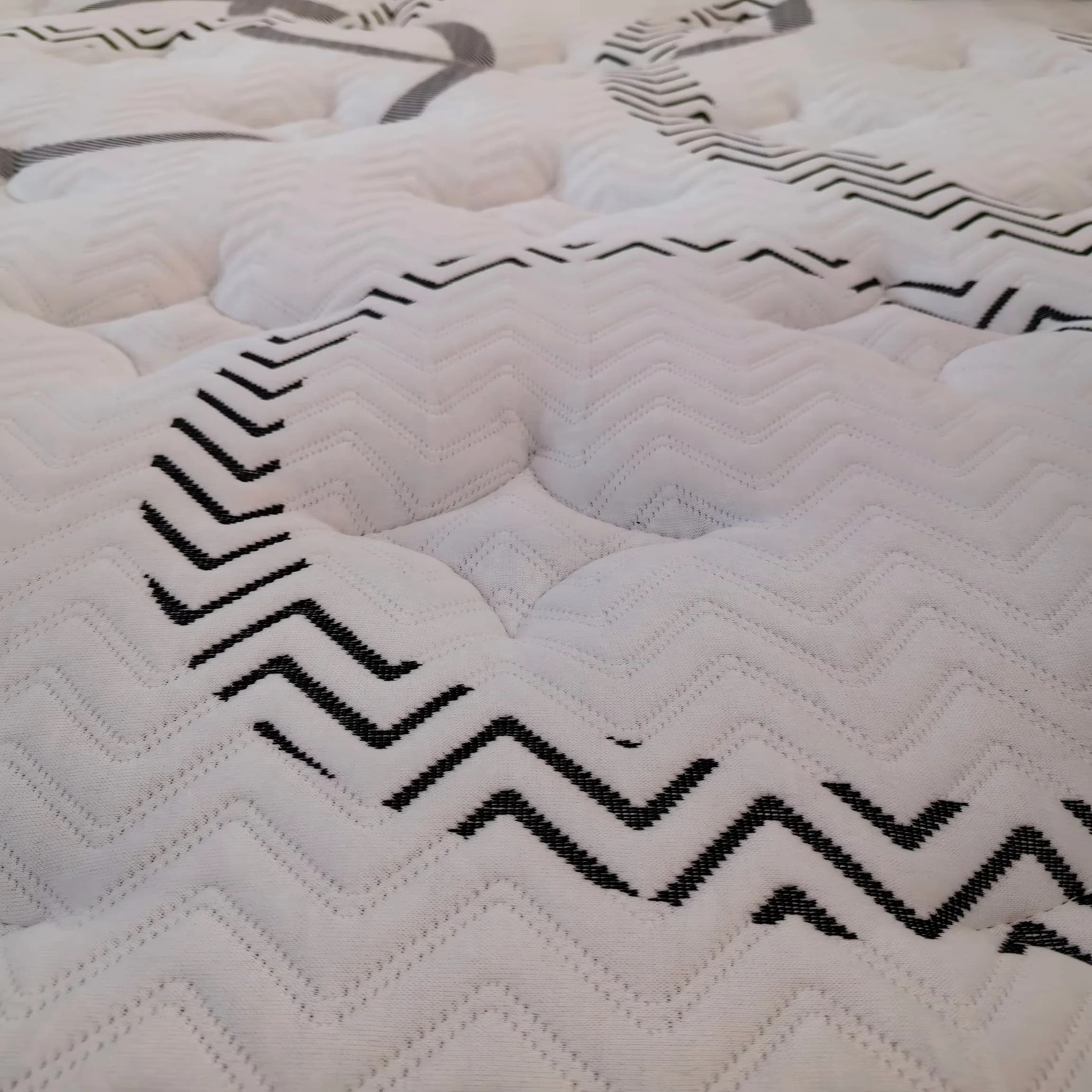 Quality Mattresses Accessory with Cooling Technology, Mattress in a Box, Pocketed Springs - Gel Memory Foam Gray Model 79B663