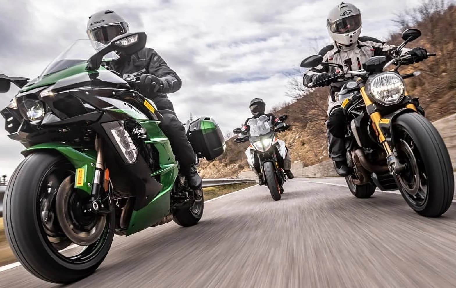 Sleek Motorcycle Tire with High-Speed, MT 60 RS Rear | 180/55R17 () - Black Model 7522AC