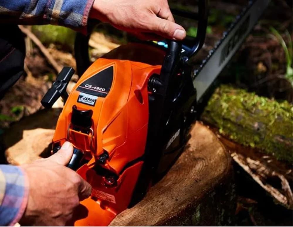 Chainsaw Compact with Automatic Chain Oiler, Ideal for Cutting Trees and Branches - Model 14E91F