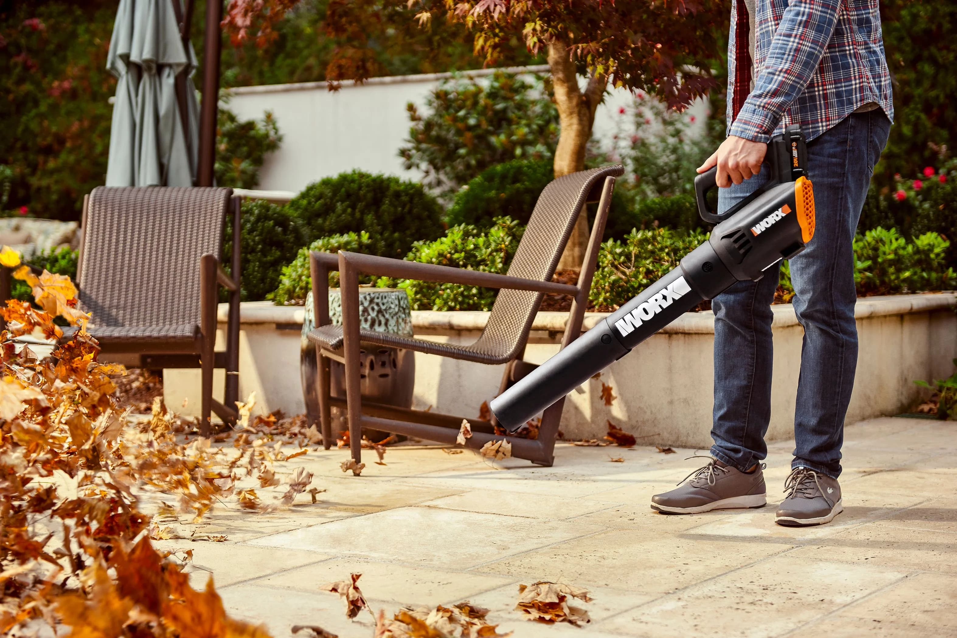 Leaf Blower Quality with Battery, 20V, Easy tool-free assembly - Rustic Charm Model 3A3CAC