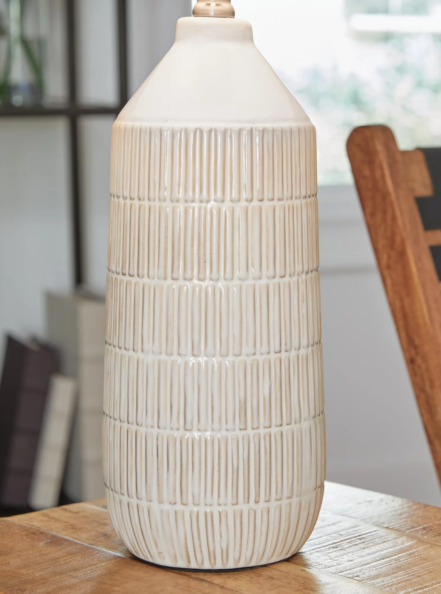 Classic Lamp Set with Incandescent, Contemporary, Willport Contemporary 27" Ceramic Table - White Ceramic Model 3D5A9A