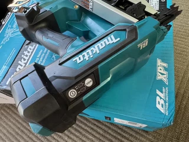 Air Tools Compressor Innovative with Battery, 40V - Quality Construction Model 7AB306