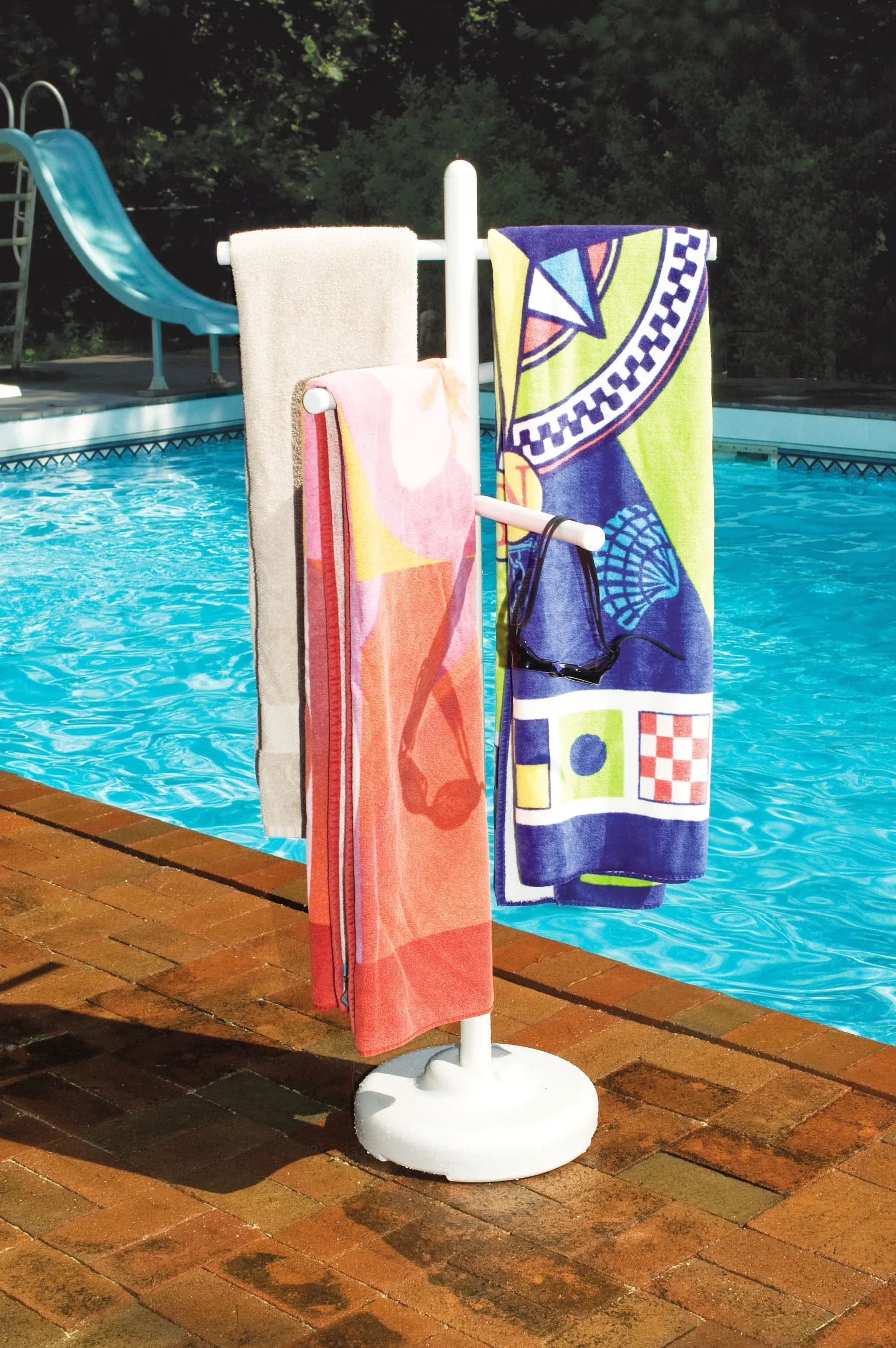 Essential Hot Tub with Modern, Weighted, Material: Plastic - White Plastic Model D1564A