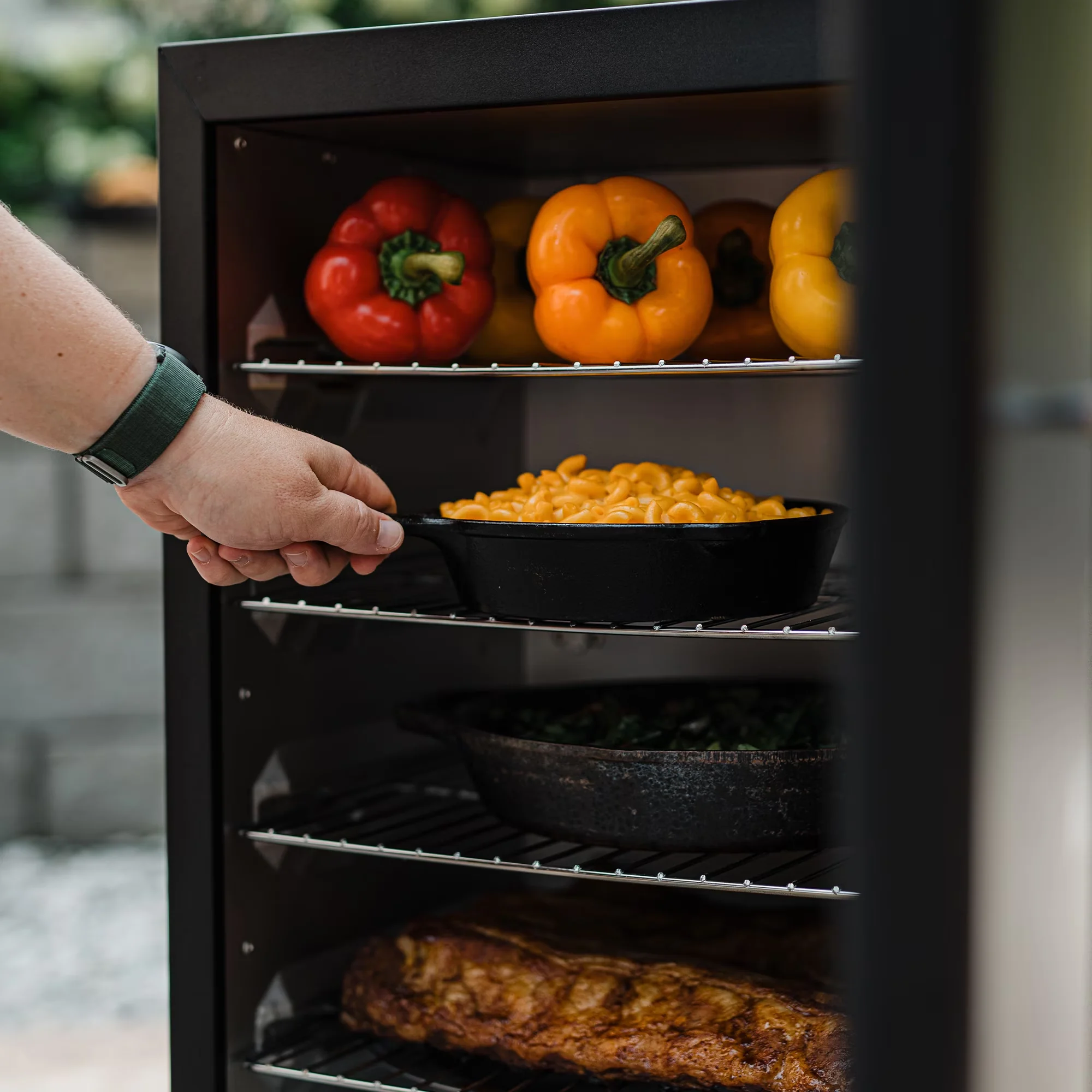 Smoker Modern with Window, Removable Ash Catcher, ®710 WiFi Digital - Black Model 6DB9E0