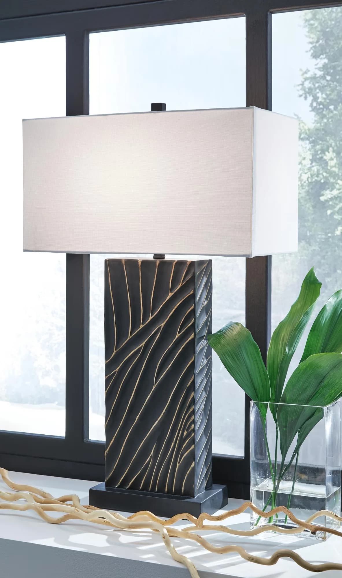 Professional Table Lamp with Incandescent, Modern, Bartlen Poly - Black Polyresin Model 5BDFDC