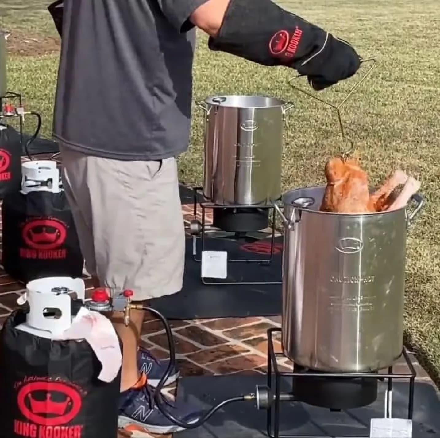 Versatile Outdoor Fryer with Instruction/recipe booklet included, 29-Qt Aluminum Turkey Propane Deep - Black Model B9FF5E