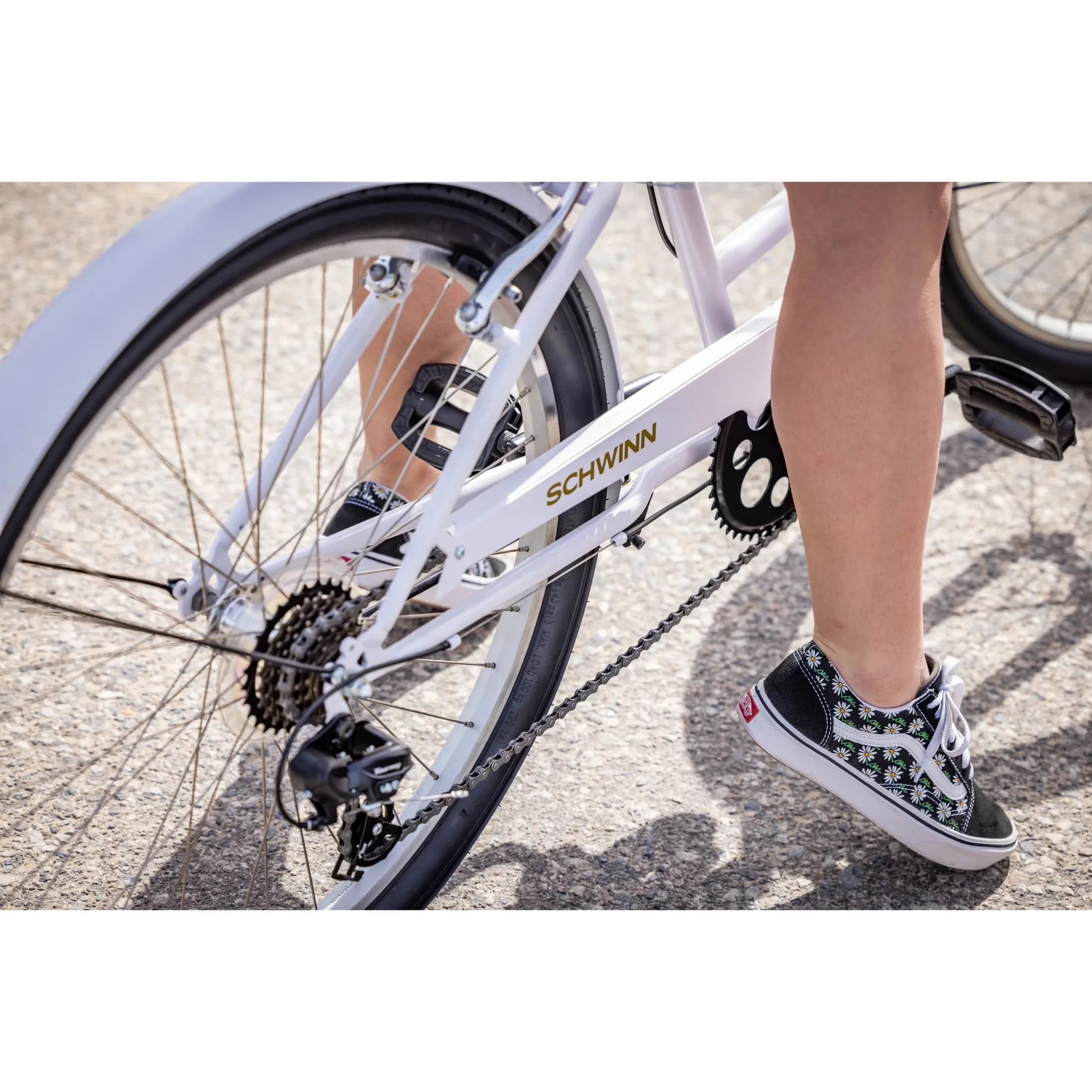 Cruiser Bike Versatile with Adjustable Seat Height, Mikko 7, 26 Inch Wheels - White Model 11B83A