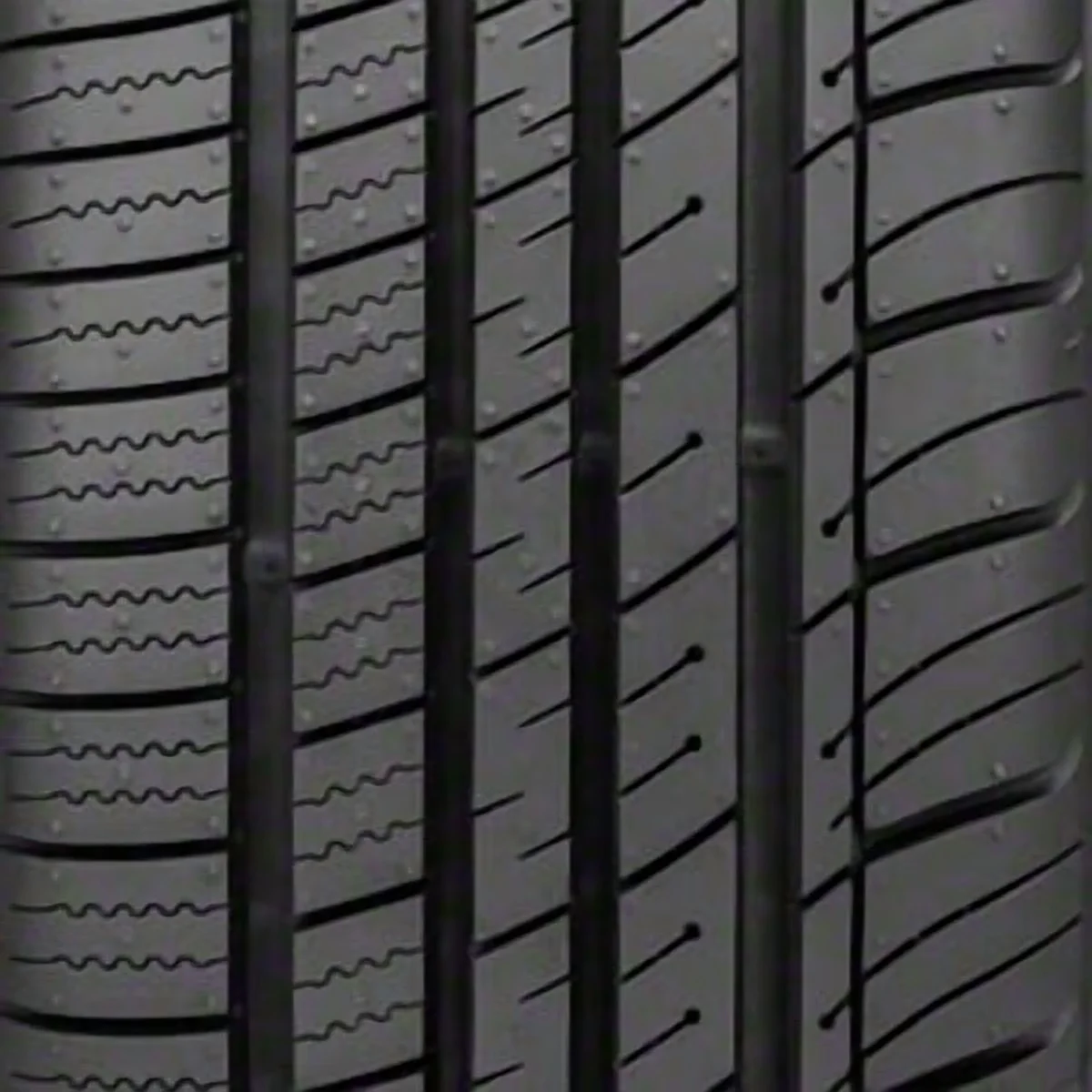 Durable Car Tire with 95V, Designed for use on passenger vehicles, Size: 215/60R16 - Model E8AE88
