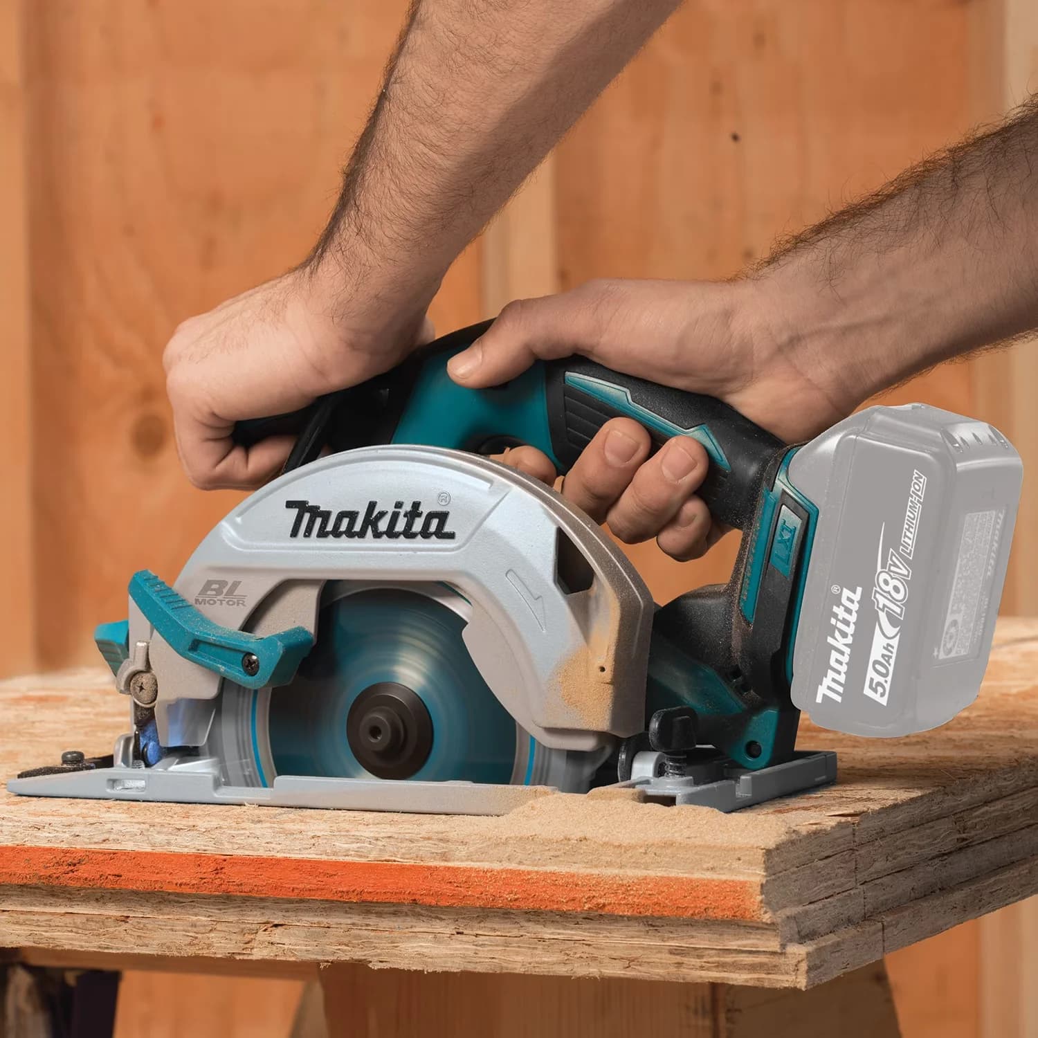 Power Saw Classic with Battery, LED, 18V - Long-Lasting Performance Model 662AC1