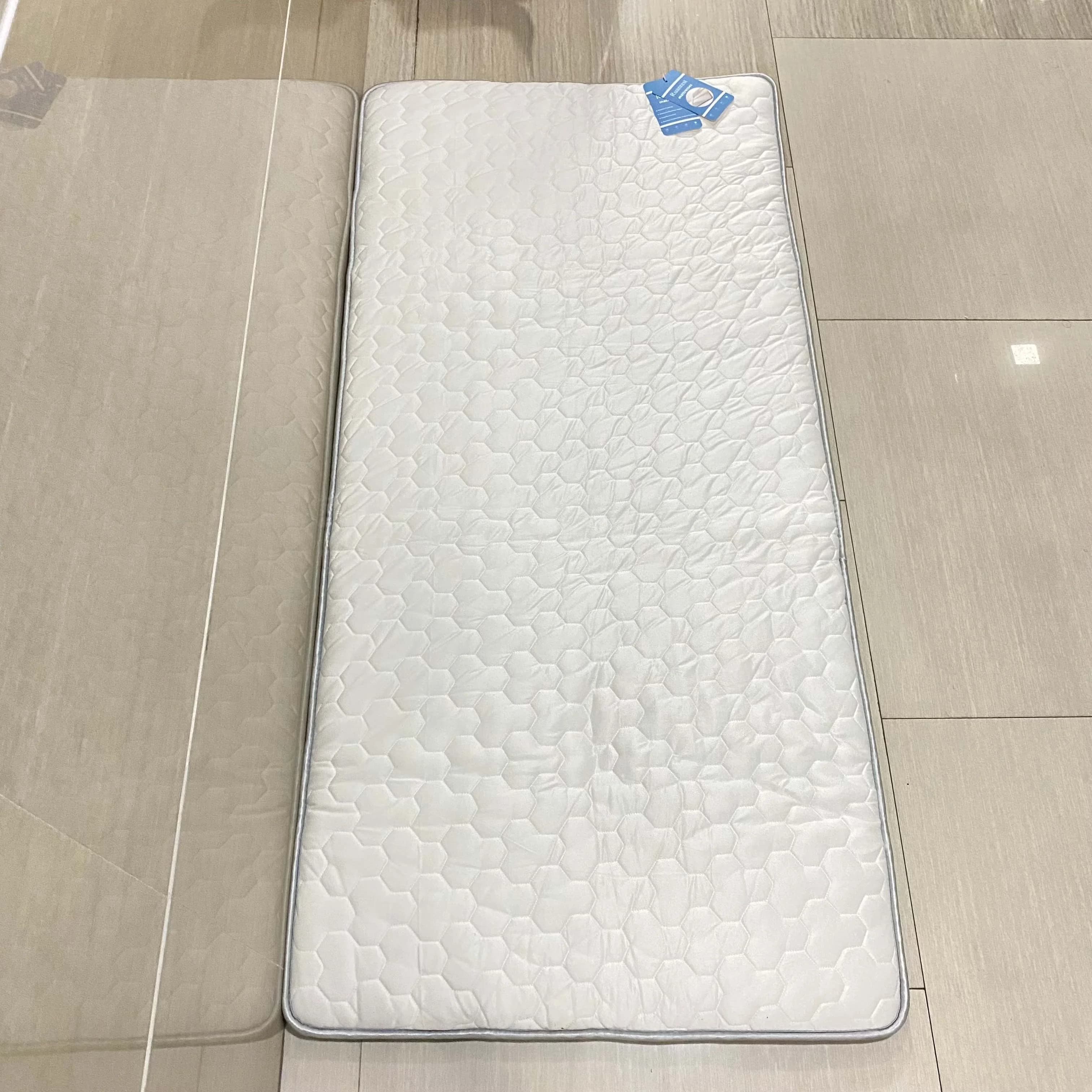 Modern Mattresses Accessory with Breathable Construction, Ruanest mattress, Date First Available: June 18, 2025 - Knitted Fabric White Model 32B991