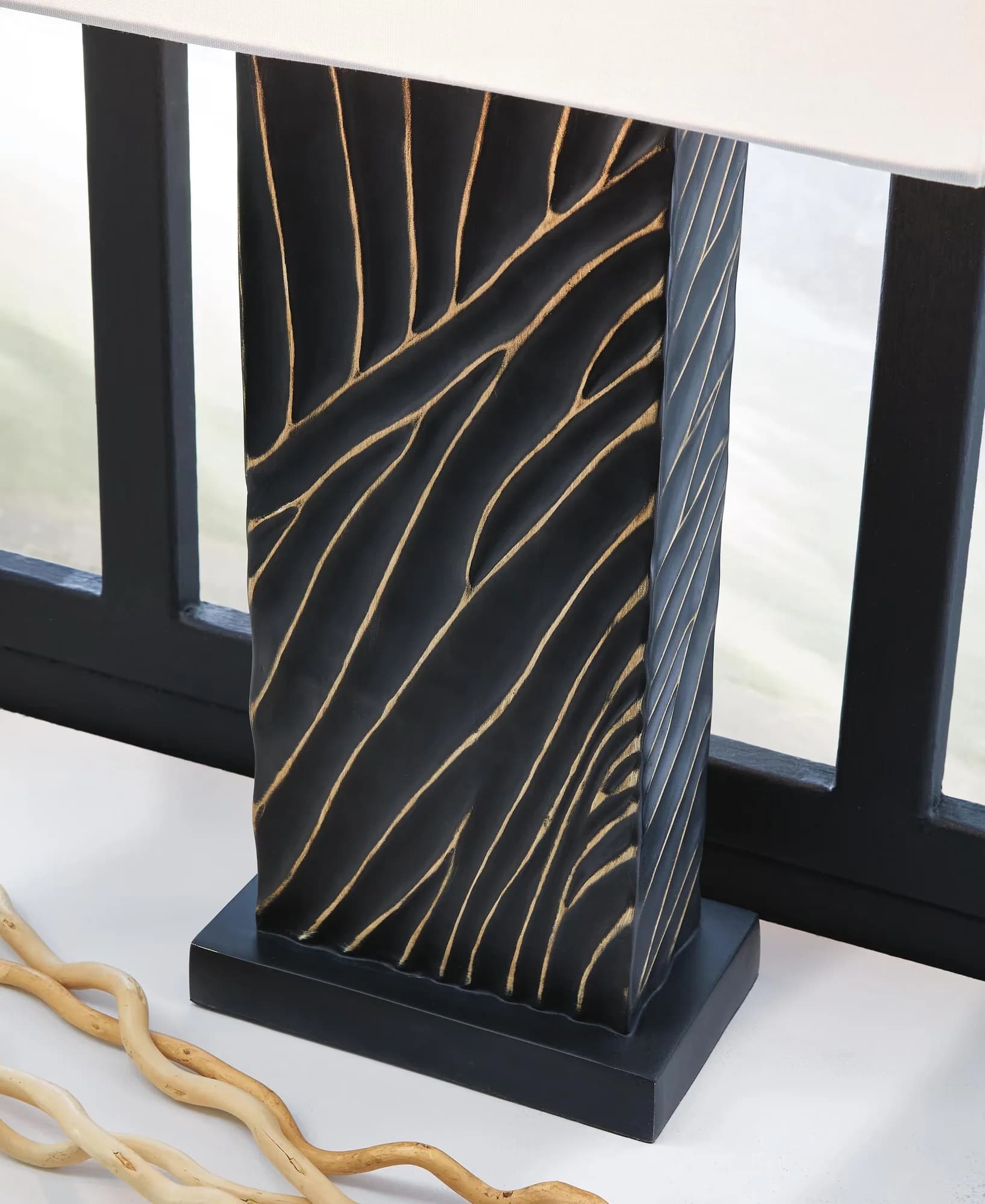 Professional Table Lamp with Incandescent, Modern, Bartlen Poly - Black Polyresin Model 5BDFDC