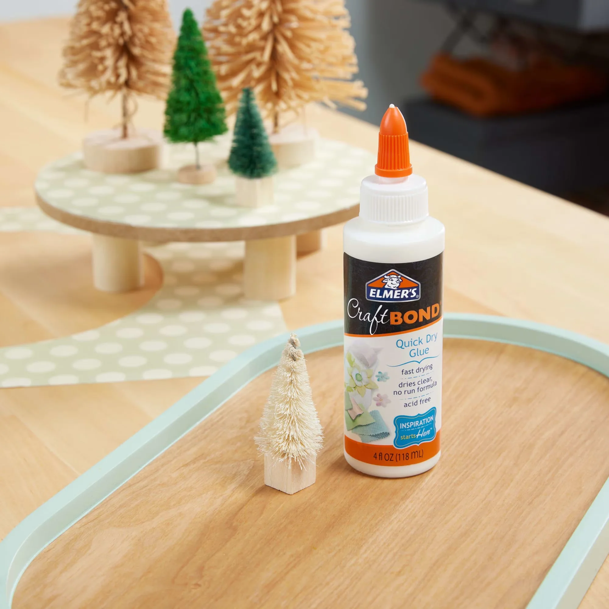 Stylish Adhesives Glues In Paint Supplies Tool with Safe, non-toxic, Dries clear - 4 oz Model D1D457