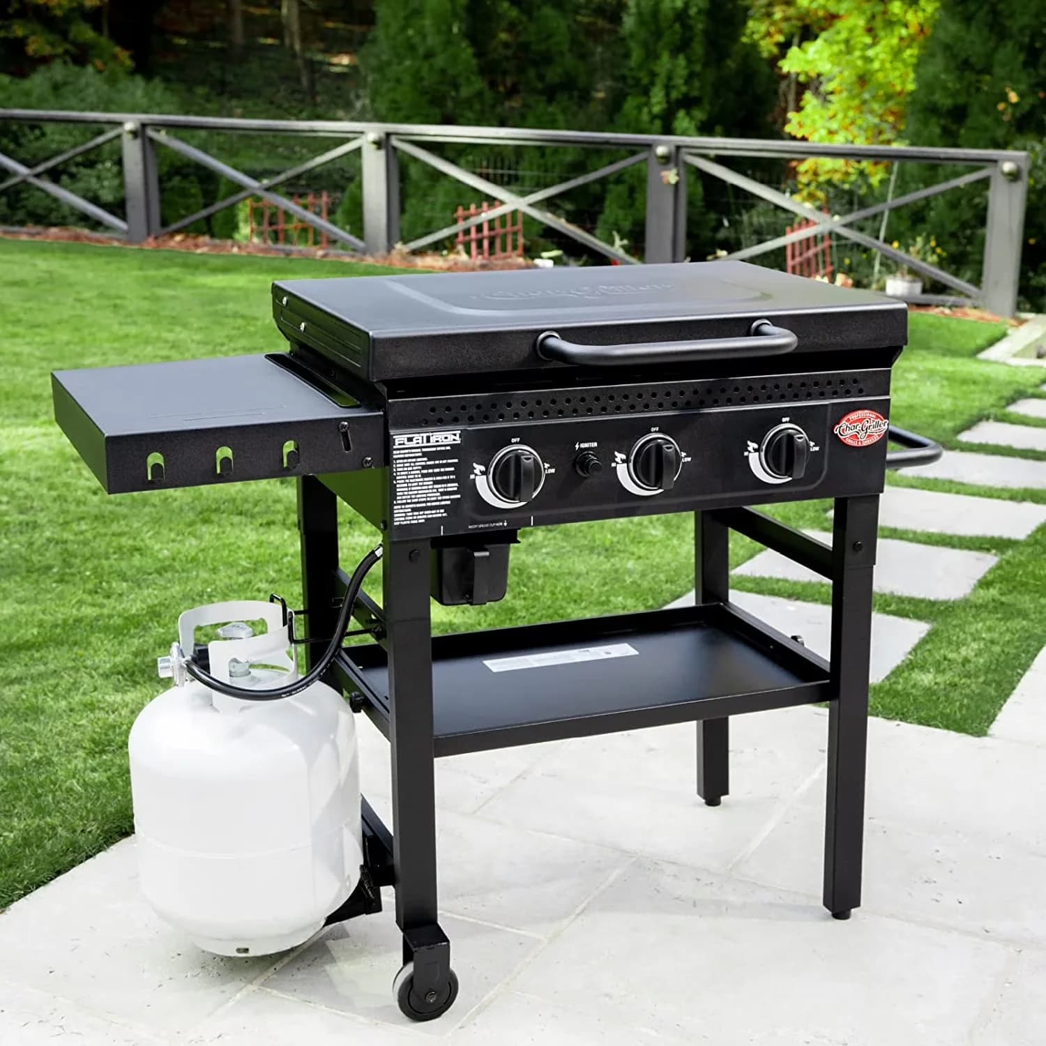 Compact Flat Top Grill with ® Iron® 3-Burner Gas Griddle, Lid in Black - Black Gas Model 978A1D