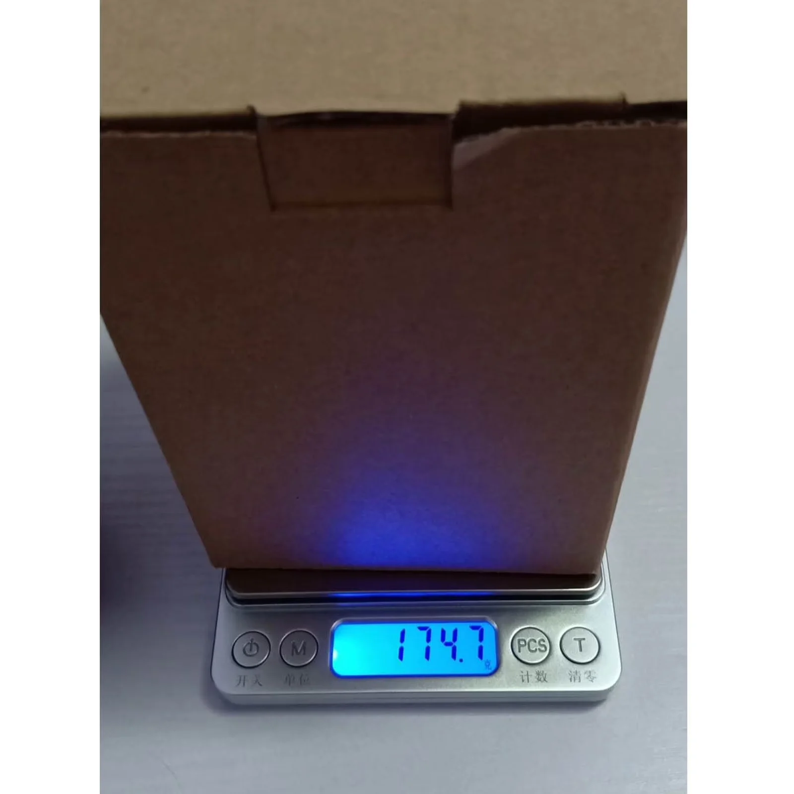 Essential Humidifier with LED, Oil Diffuser, 100% brand new and high quality - Model 1CE8CE