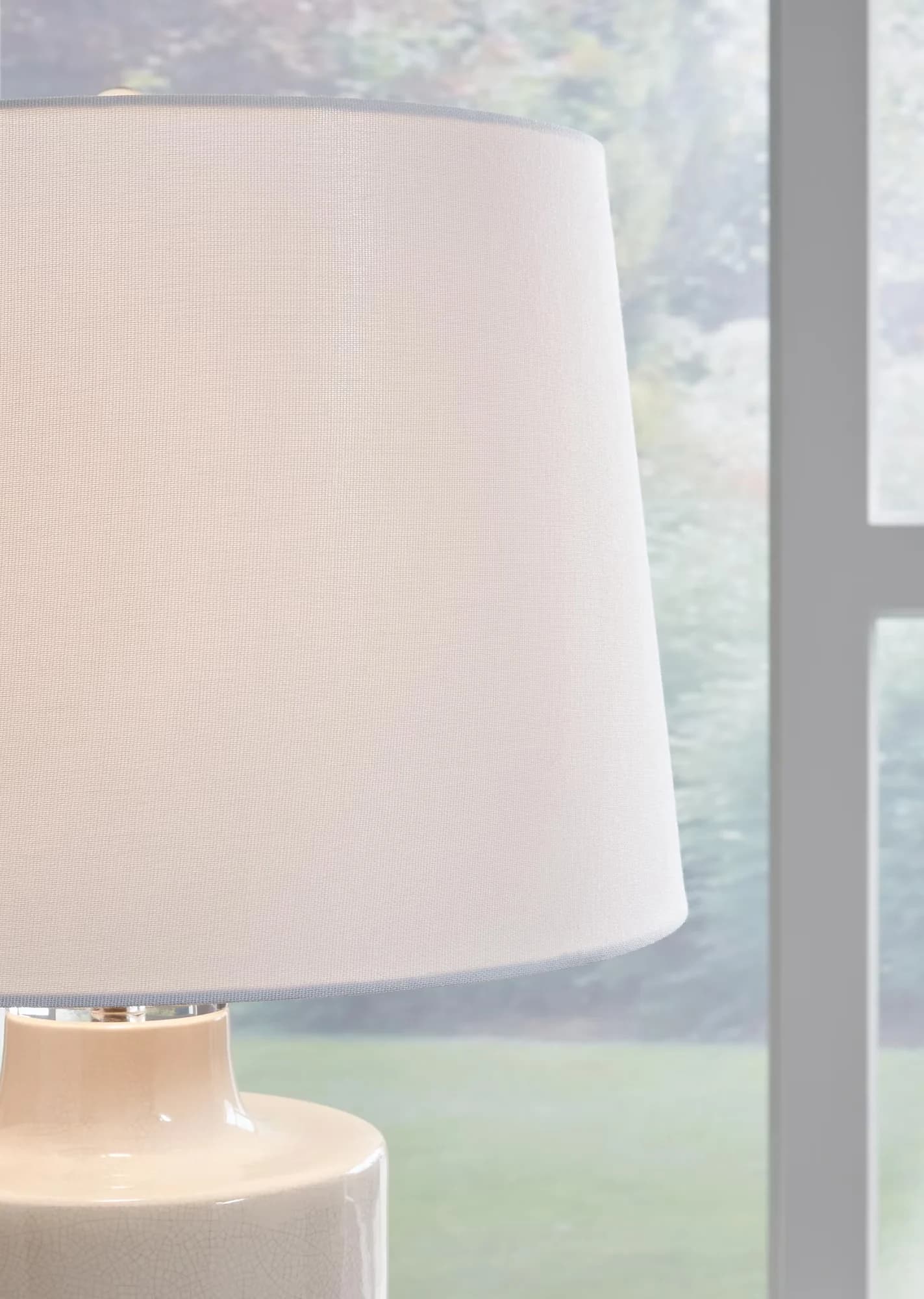 Compact Table Lamp with Incandescent, Traditional, Cylener - Ceramic White Model BBACFD