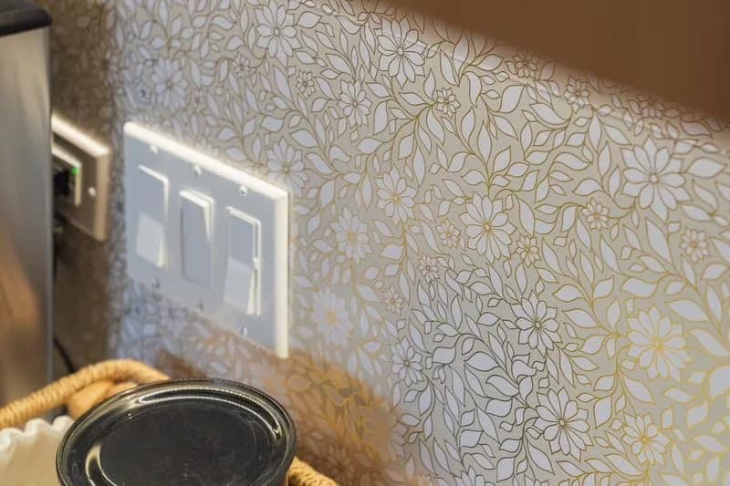 Innovative Wallpaper with Durable, Easy To Clean, Wall Wear Peel and Stick Sheets - Vinyl Gold Model 749C51