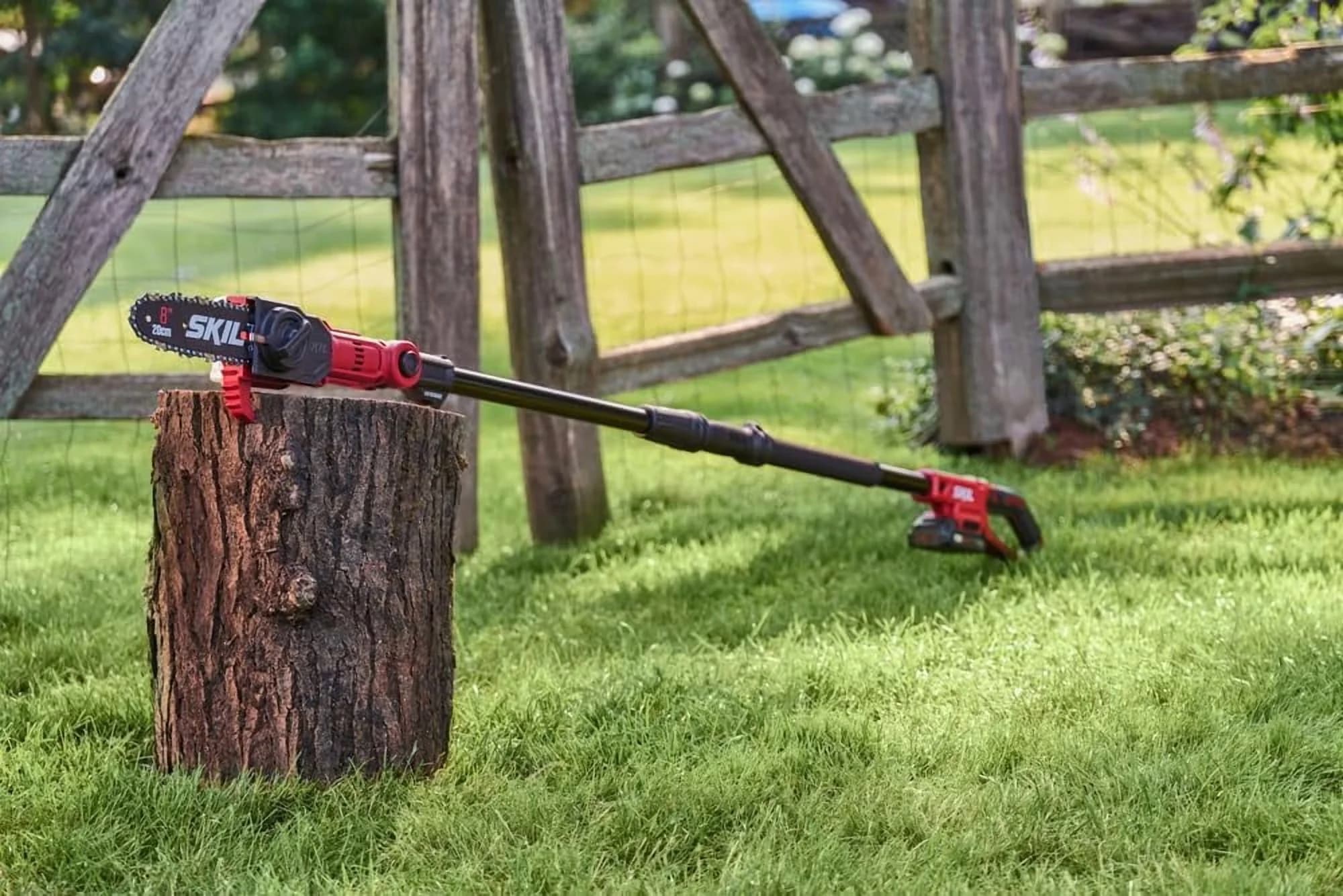 Reliable Pole Saw with Battery, 20V, Tool-Less Chain Tensioning - Professional Series Model B1635E