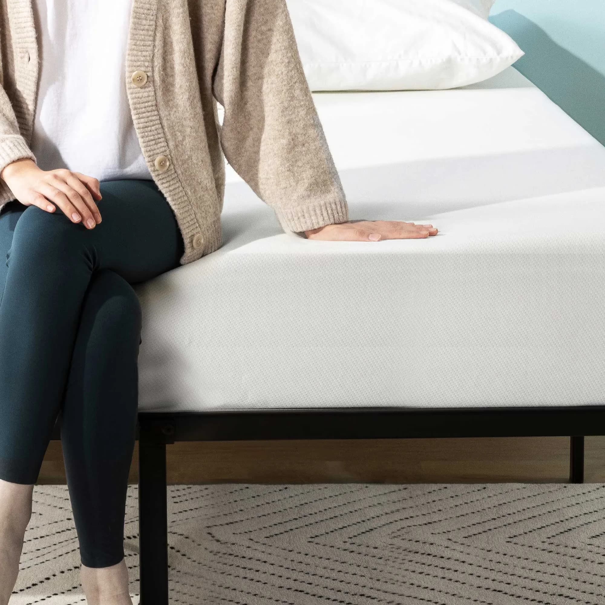 Compact Mattresses Accessory with Breathable Construction, Cooling Technology, Knit fabric cover - Gel Memory Foam Model 06C5C3