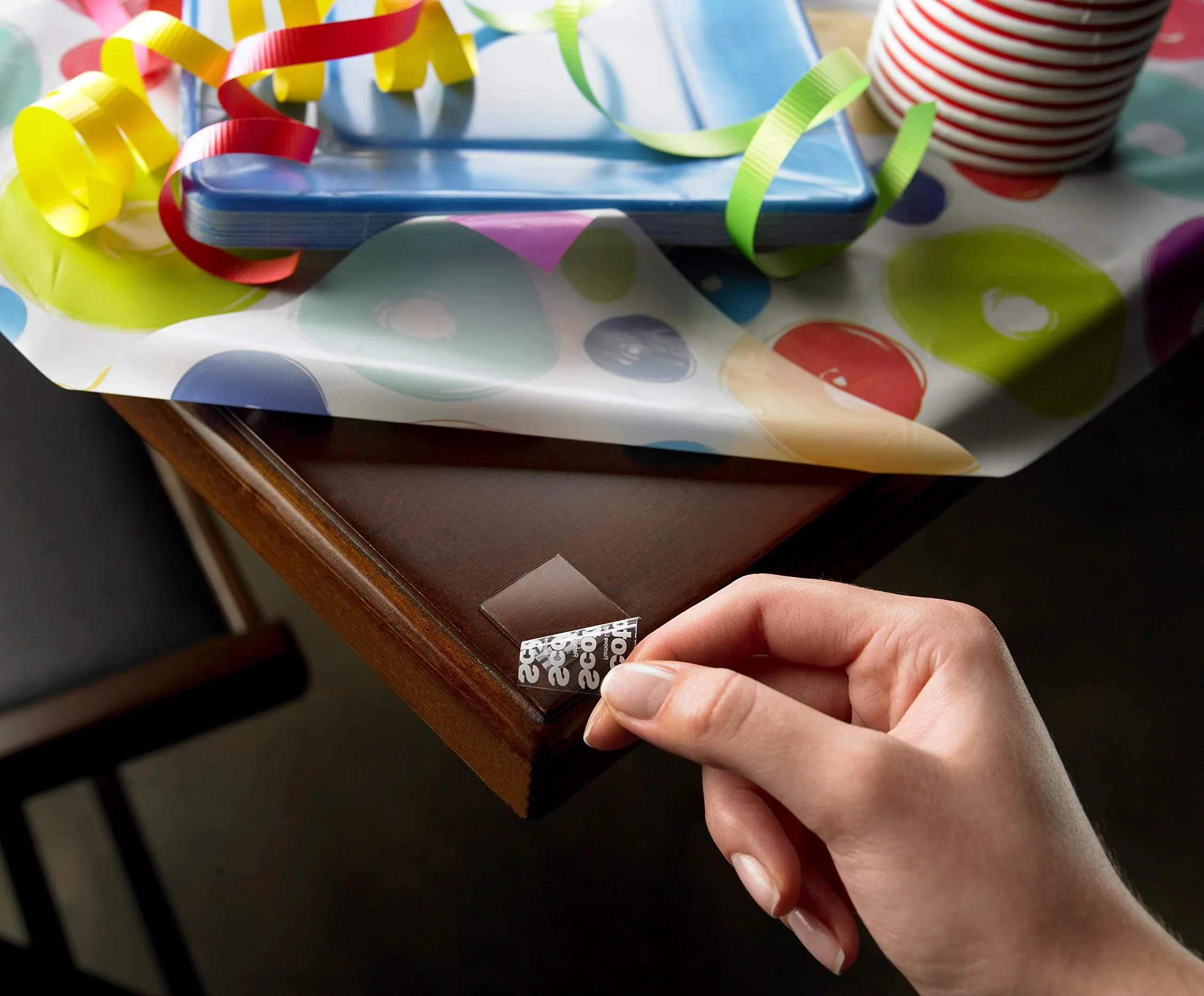Compact Damage-Free Hanging with Clear, Restickable Mounting Tabs, 1 in x 1 in - Clear Model 61D181