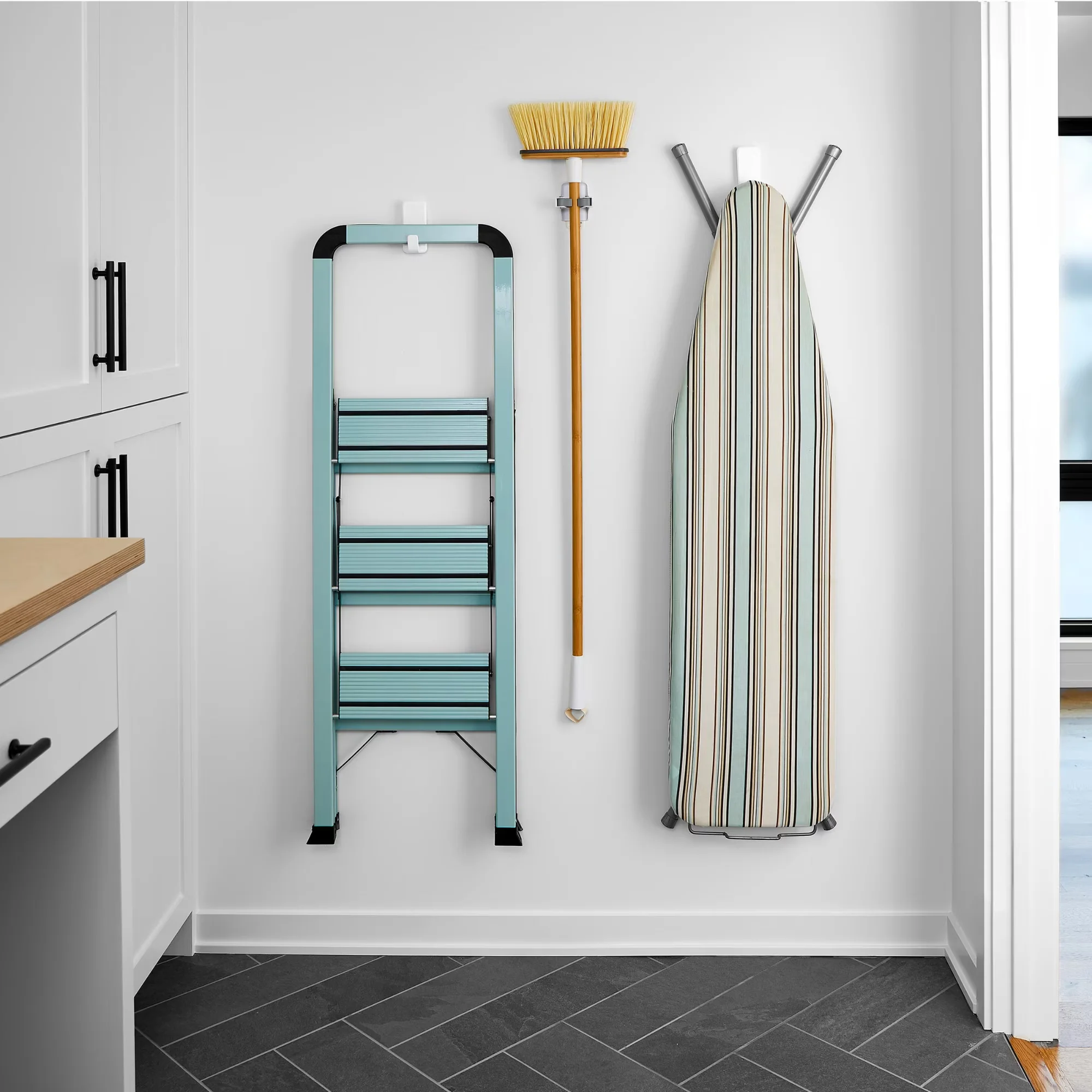 Professional Damage-Free Hanging with Easy-To-Use - White 17010-ES for Home and Office Model 88BCE5