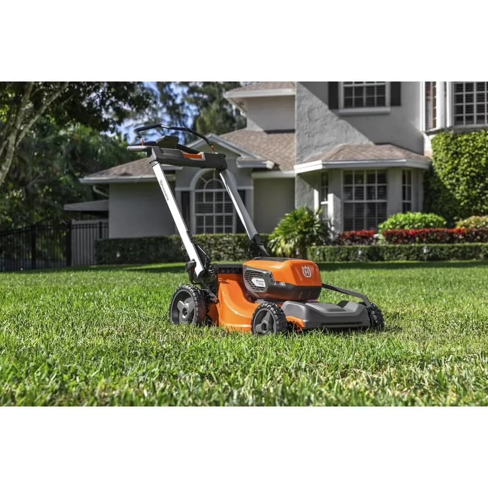 Essential Push Mower with Battery, 40V - Contemporary Style Model F41D8B