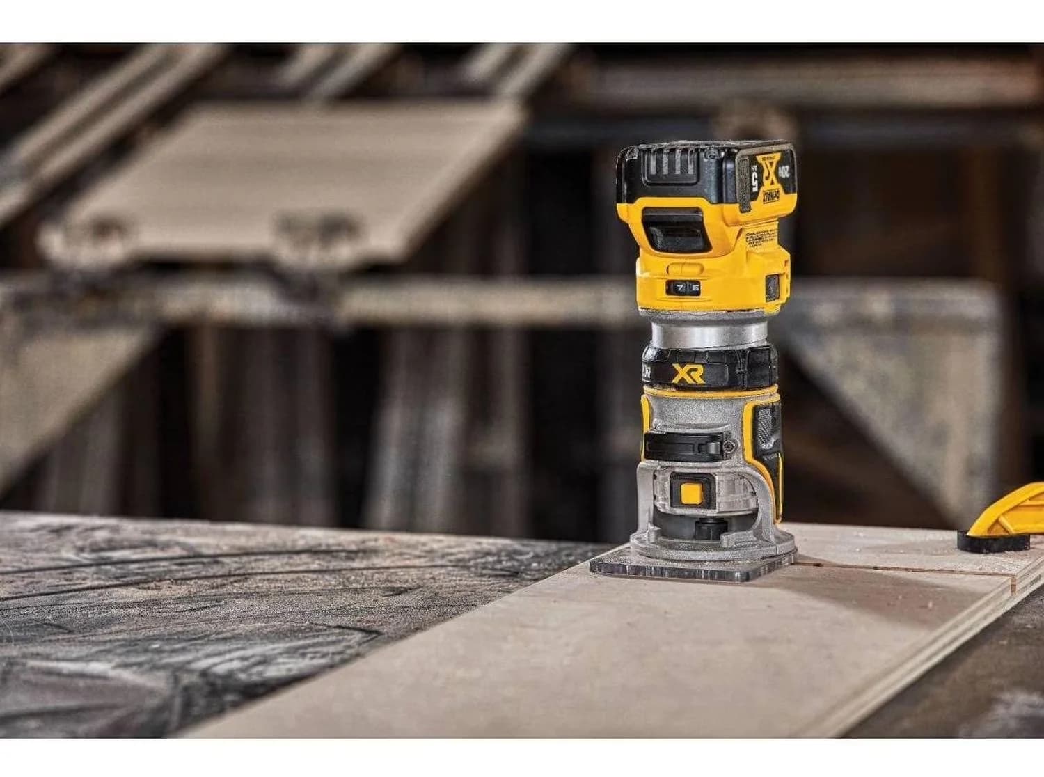 Quality Pro Tool with Battery, 20V, XR Cordless Compact Router - DCW600B Model B59806