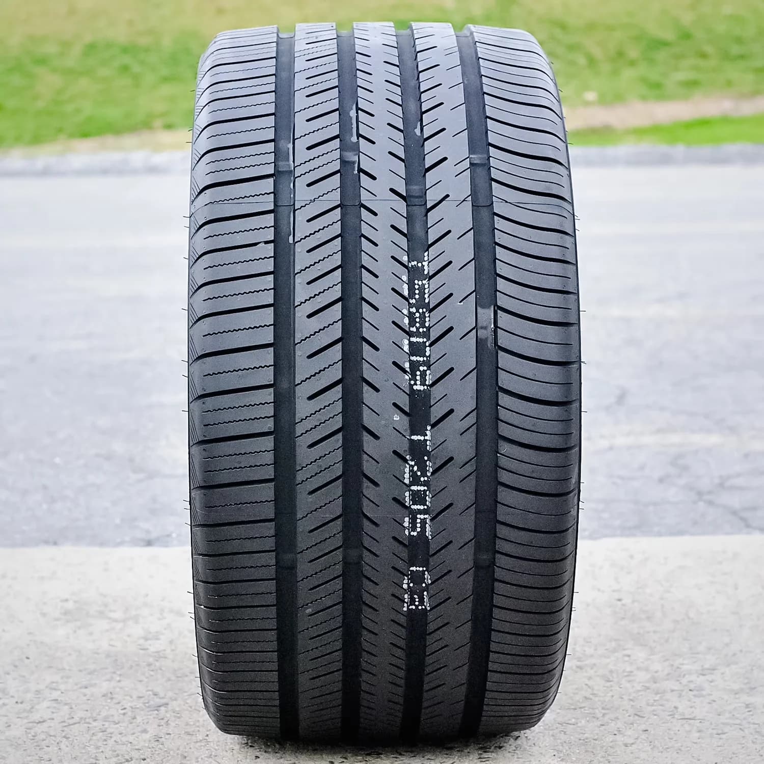 Innovative Suv Tire with Low Maintenance, Wet Or Dry, High-Speed - 40R21 Model AB6EEA
