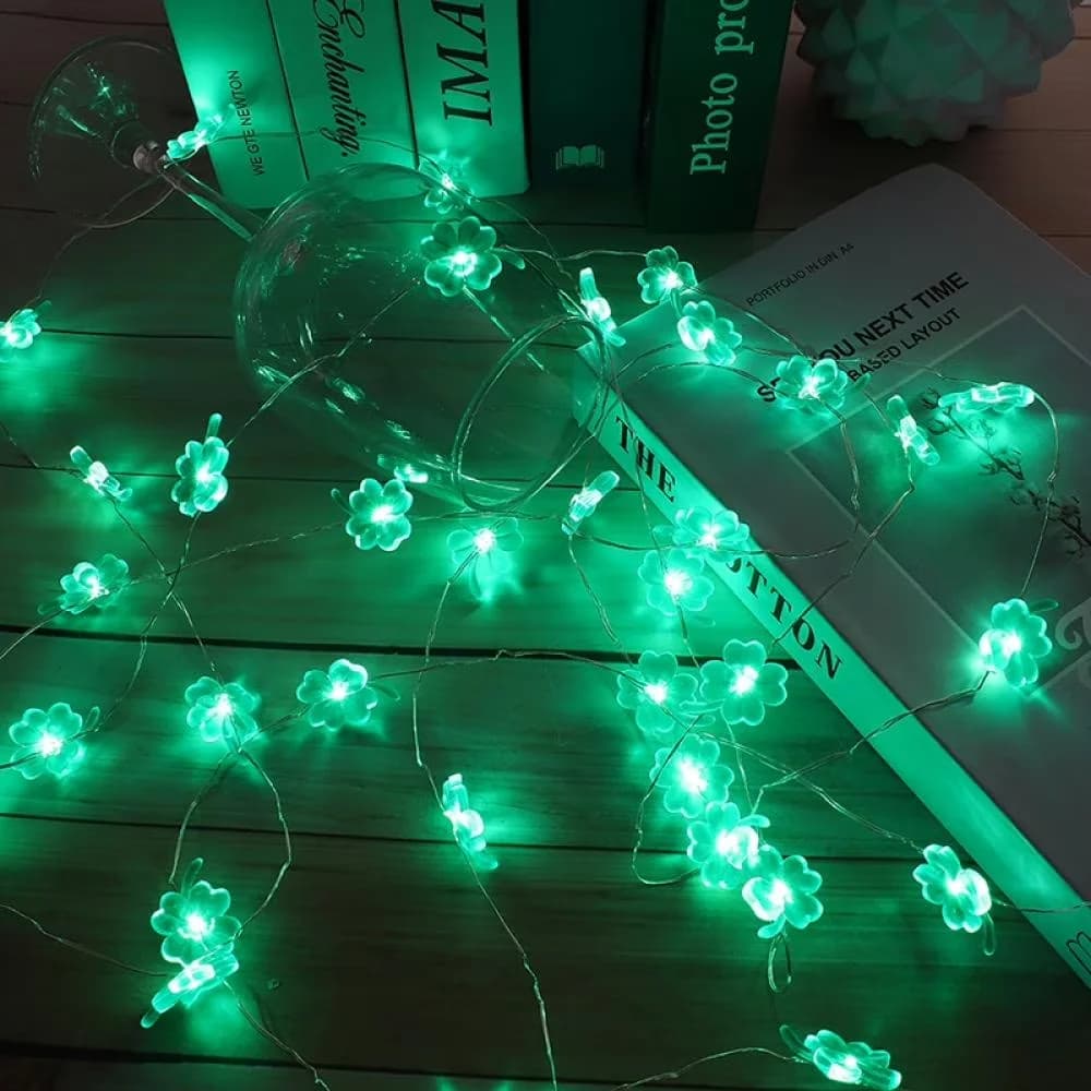 Quality Novelty Light with LED, Modern - Green Clover - Space-Saving Design Model DE27BA