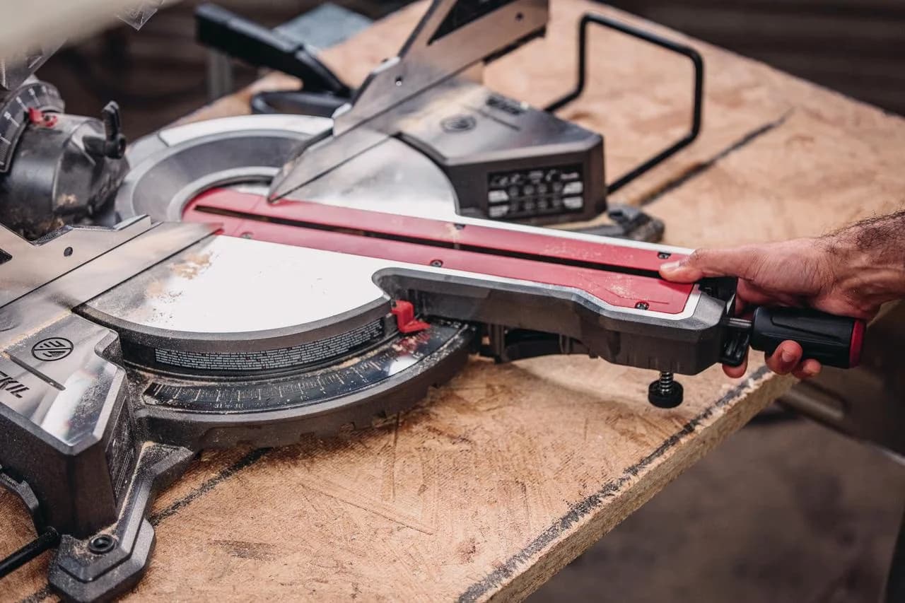 Compact Power Saw with LED, Easy To Control, 10-Inch Dual Bevel Sliding Miter - Model FFC641