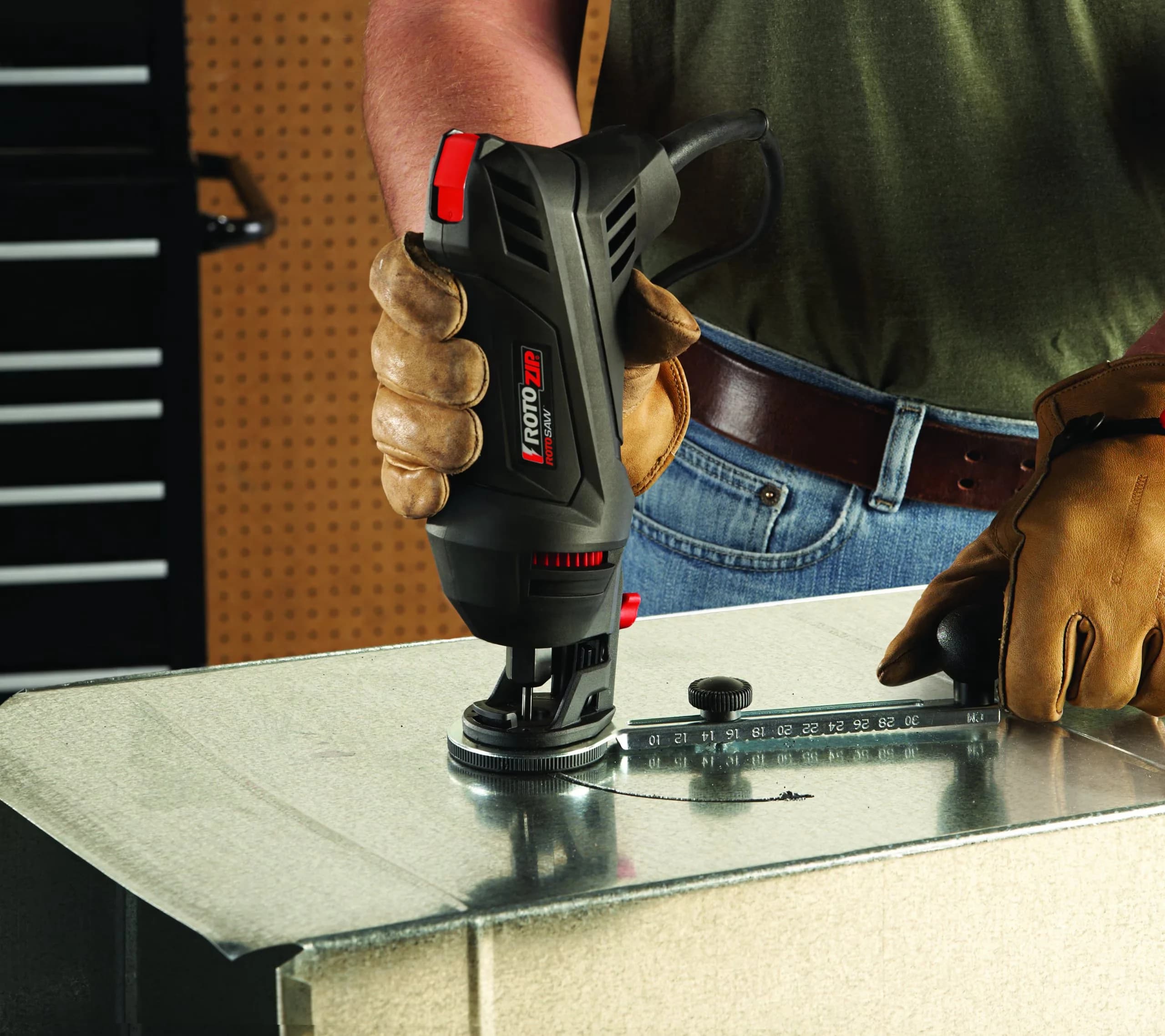 Versatile Power Saw with Lightweight, Compact & Lightweight, (3) Collects and (2) Bits - Model BBD875
