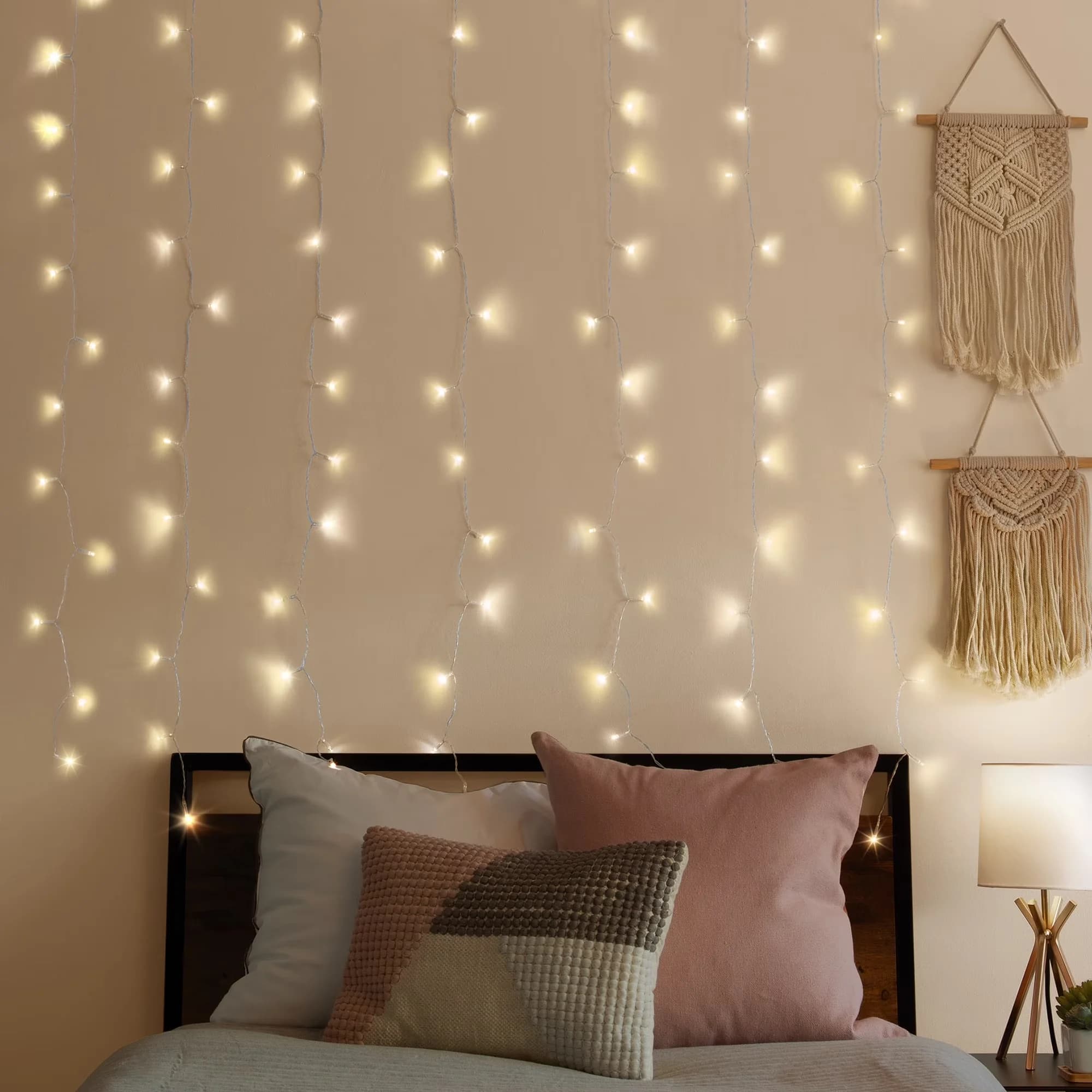 Stylish Novelty Light with LED, 200-count warm white LED lights - White 7' x 6.2' Model 67692A