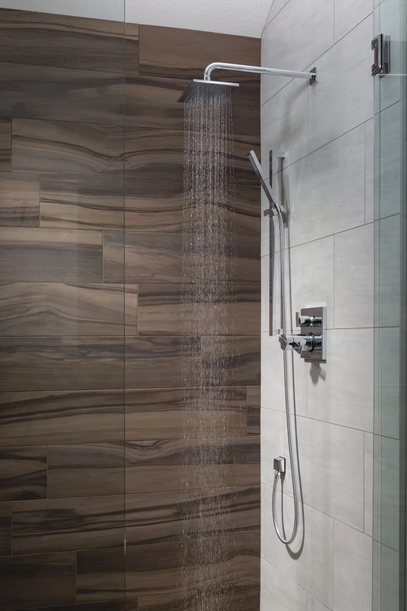 Modern Shower Head with Handheld - Plastic 60\" - 82\" Vero - Compact and Portable Model 47BEA8