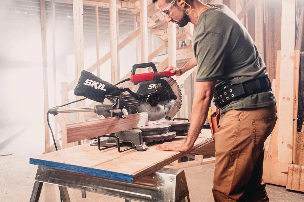Compact Power Saw with LED, Easy To Control, 10-Inch Dual Bevel Sliding Miter - Model FFC641