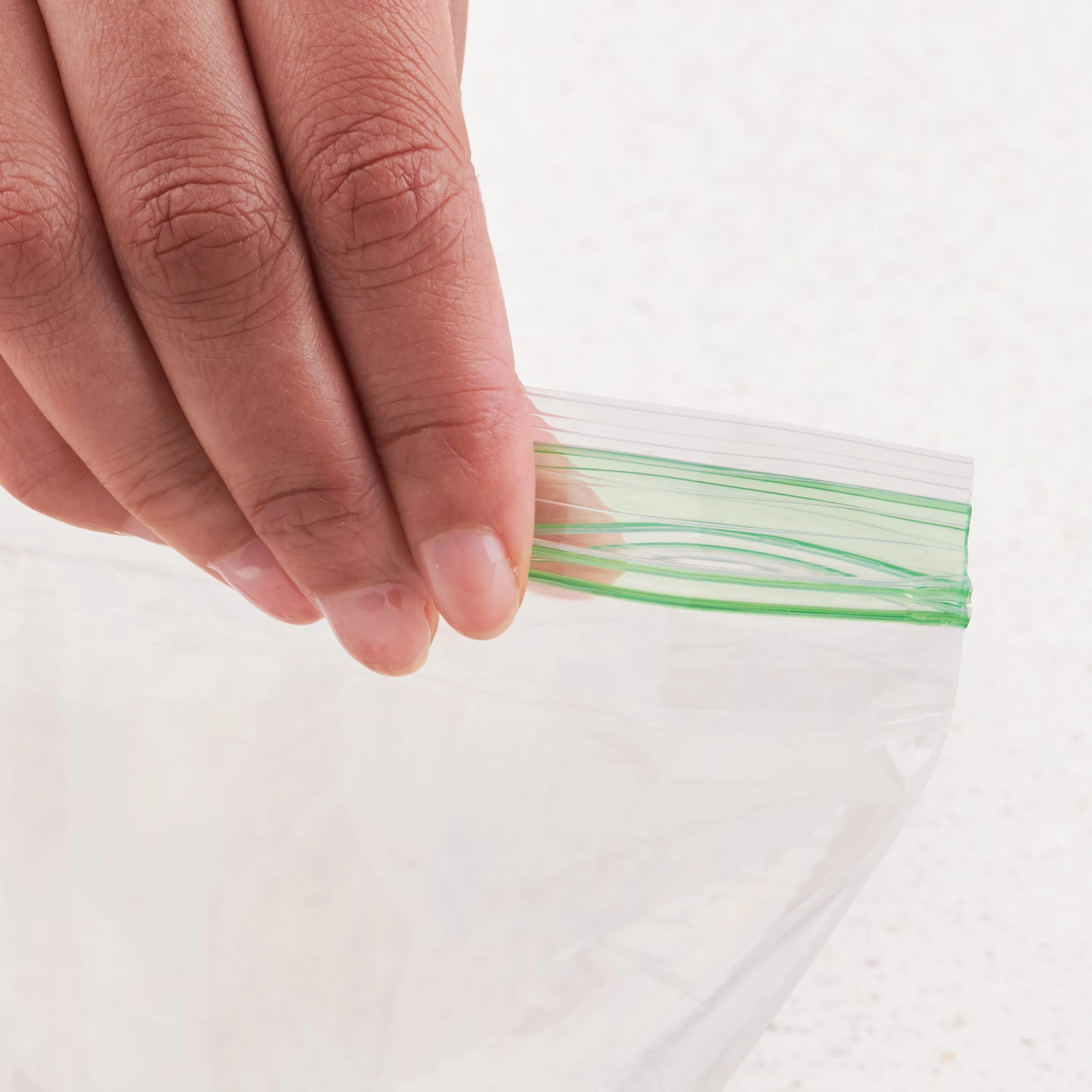 Efficient Moving with All Purpose, Snap'n Click double zipper, Locks in freshness - Clear Plastic Model 43BDFF