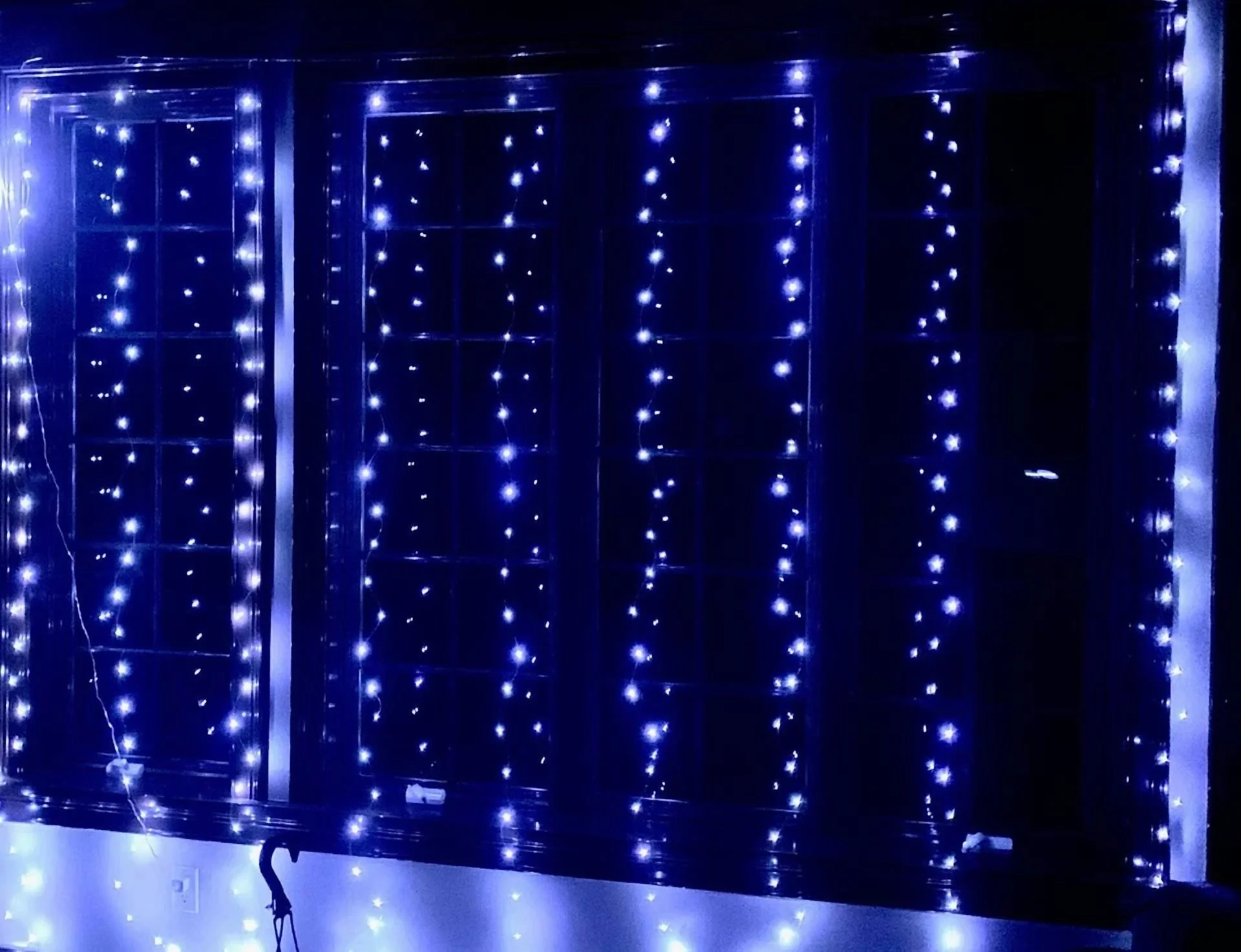 Sleek Novelty Light with LED, Easy to use and practical for everyone. - White Model 88FC9B