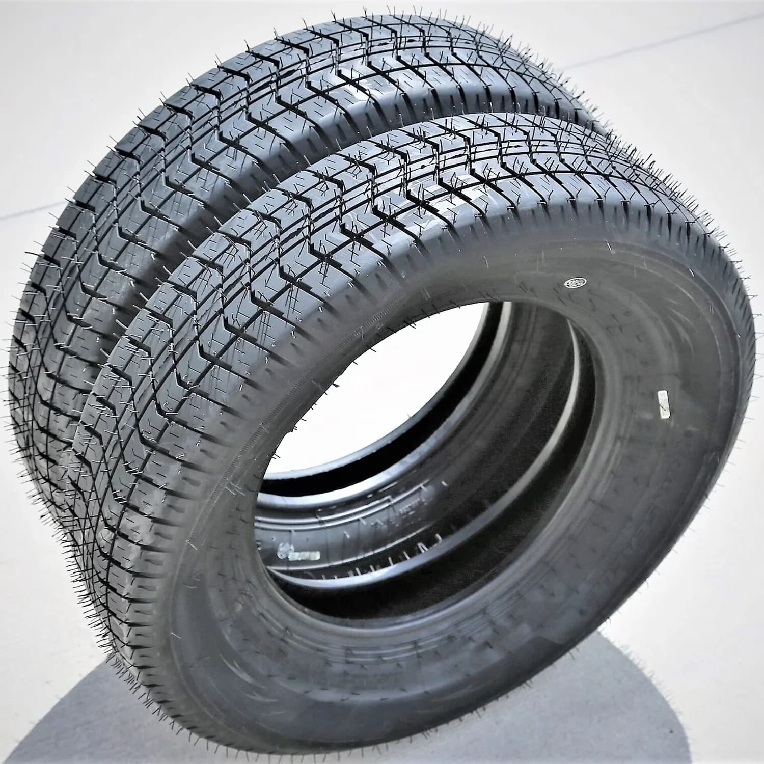 Durable Trailer Tire with Low Maintenance, Wet Or Dry, Size: 205 75D15 - Model AA14F1