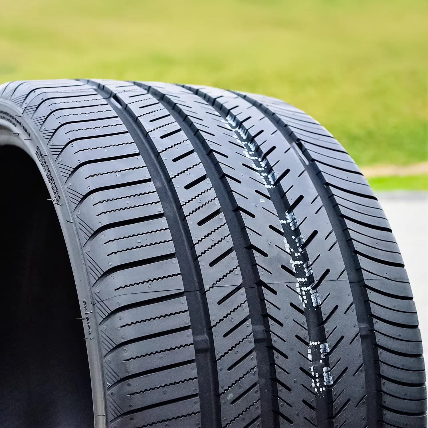 Innovative Suv Tire with Low Maintenance, Wet Or Dry, High-Speed - 40R21 Model AB6EEA