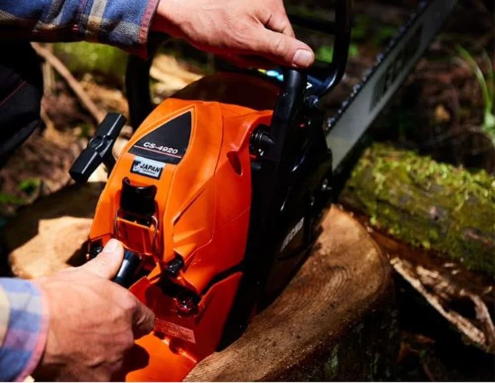 Essential Chainsaw with Automatic Chain Oiler, Lightweight design at 269.0 ounces - Model 38D542