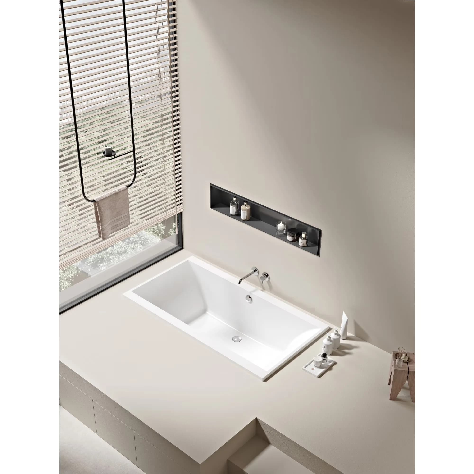 Essential Shower Head with Water depth is 15-1/16" to overflow, Reversible Drain in Glossy White - White Acrylic Model EC5F53