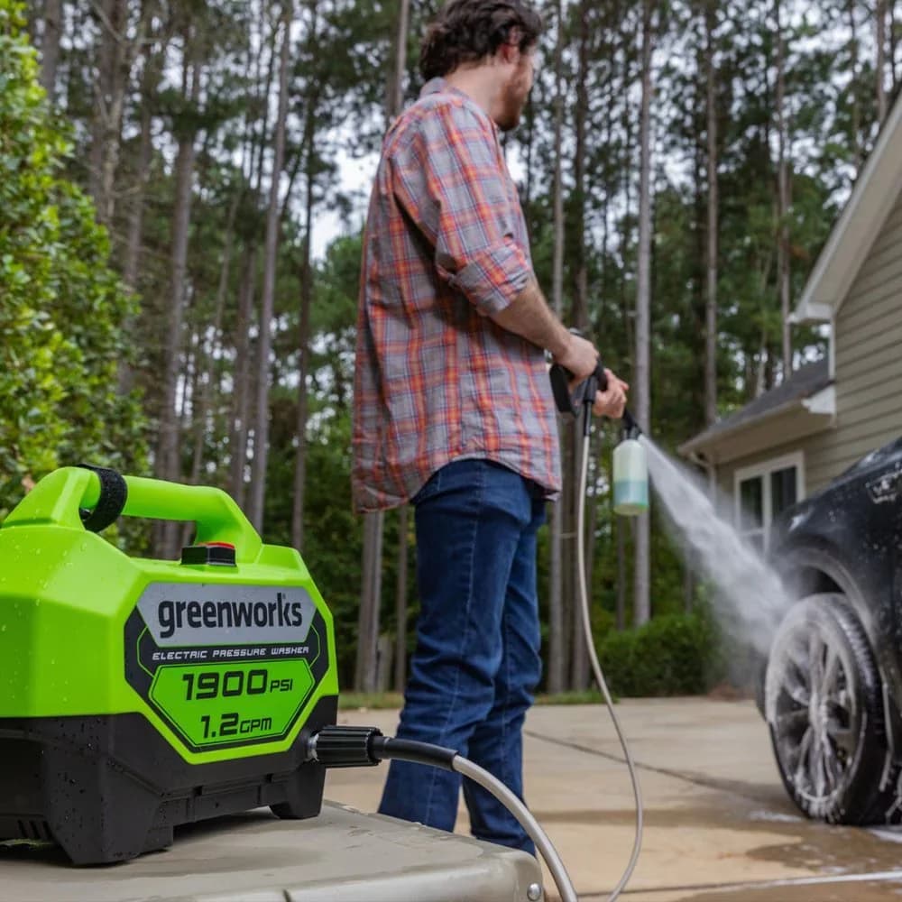 Classic Pressure Washer with Chemical / Detergent Injection, Quick Connect Tips - Model F47524