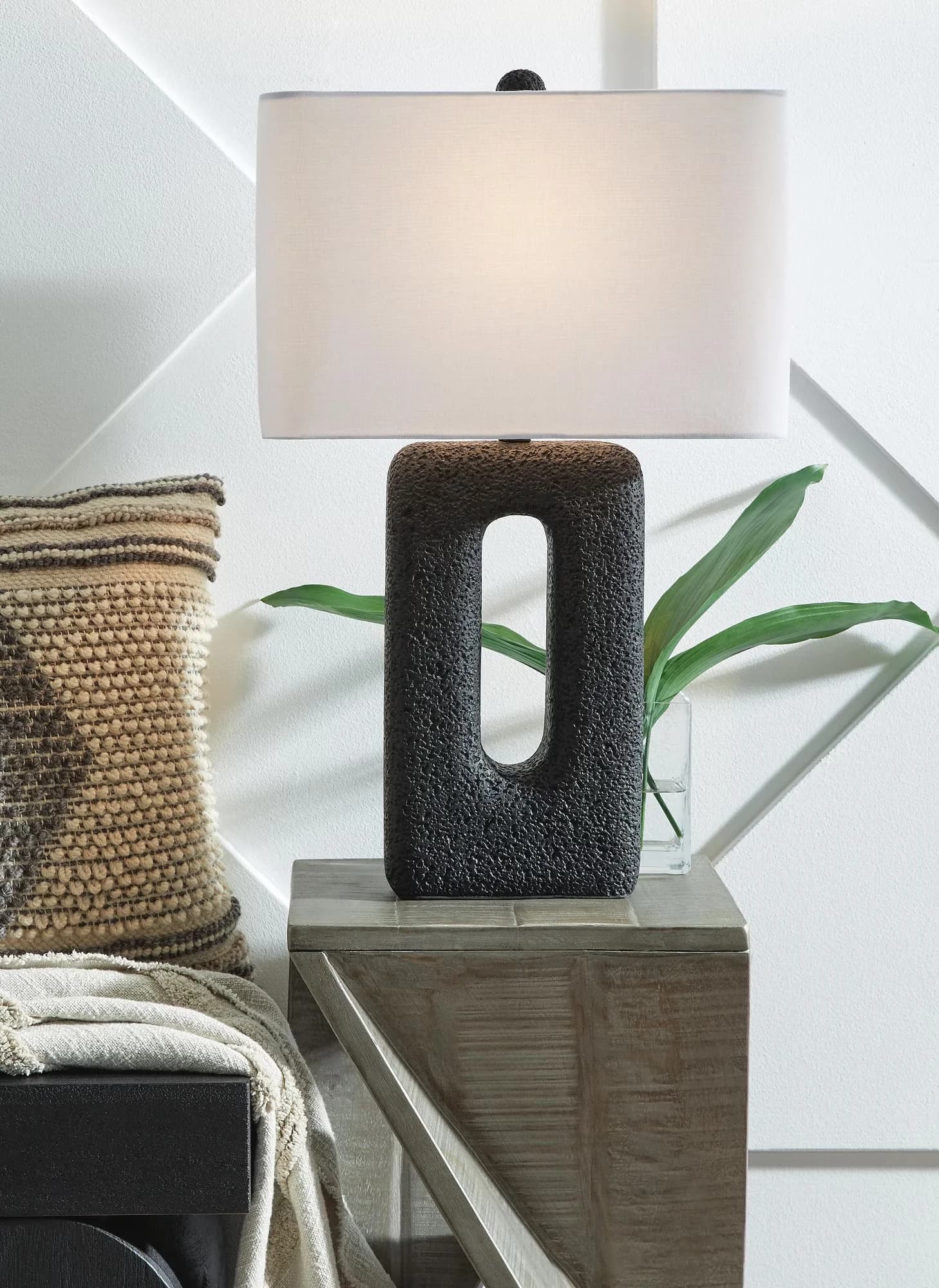 Table Lamp Innovative with Incandescent, Accent Lamps, Energy Efficient - Black Resin Model 6A4B04