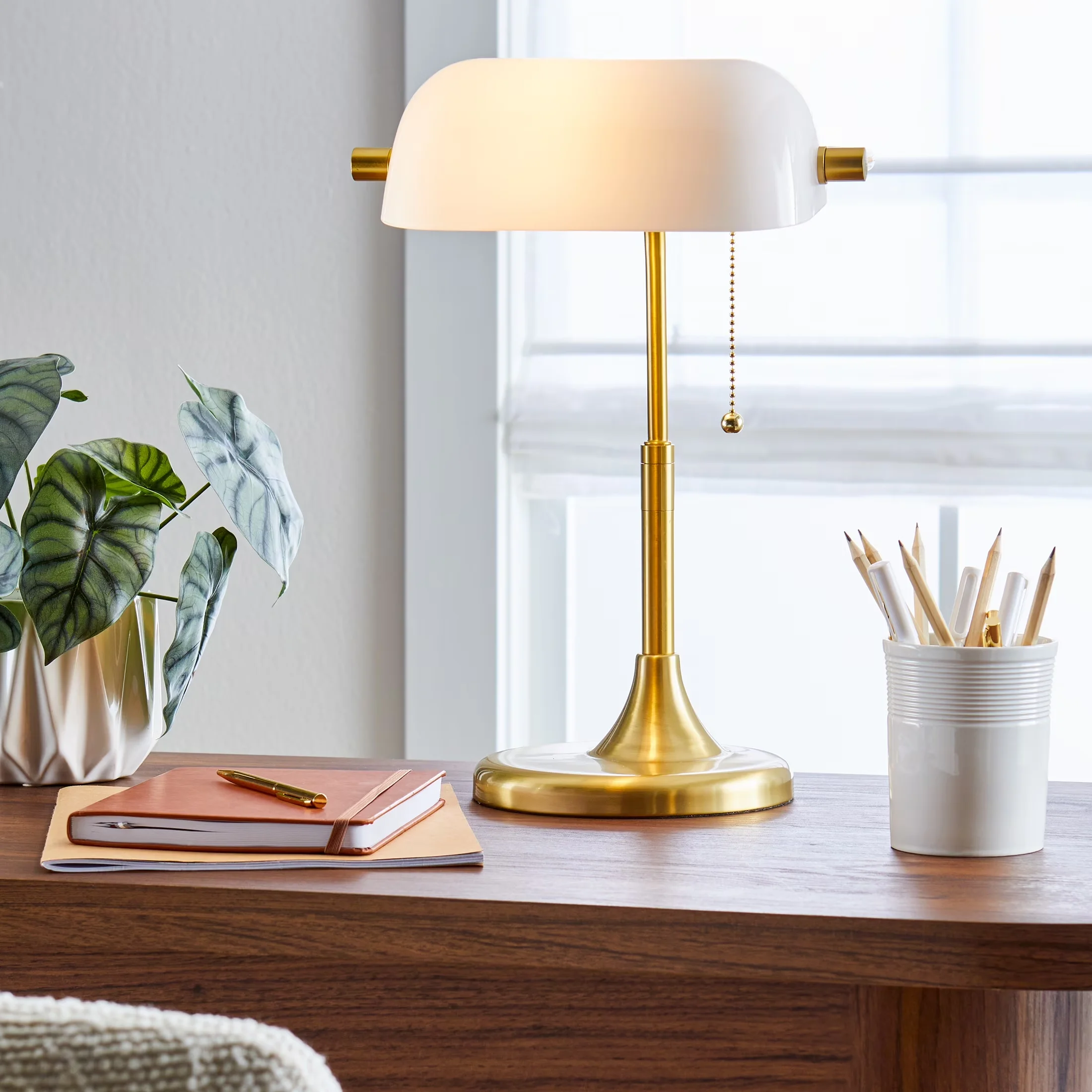 Professional Desk Lamp with Incandescent, Adjustable Head, Modern - Metal White Model 935A20