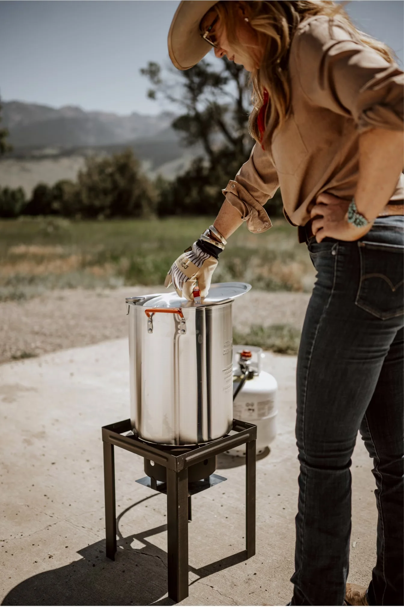 Efficient Outdoor Fryer - Black Stainless Steel GasOne - Rustic Charm Model 5AF4AB