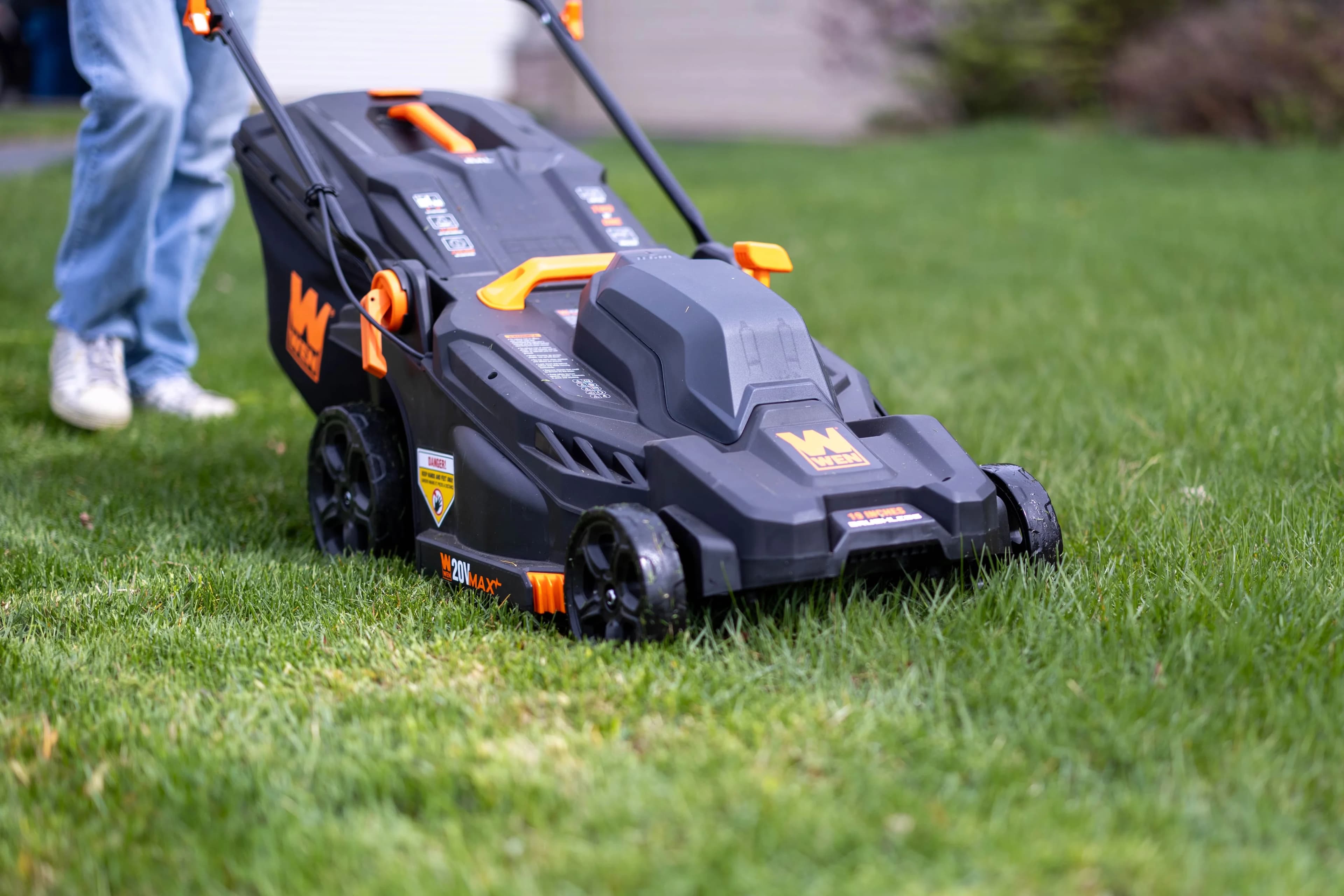 Professional Push Mower with Battery, 20V, Two 5Ah Batteries and Dual Port Charger - Model 0A3056